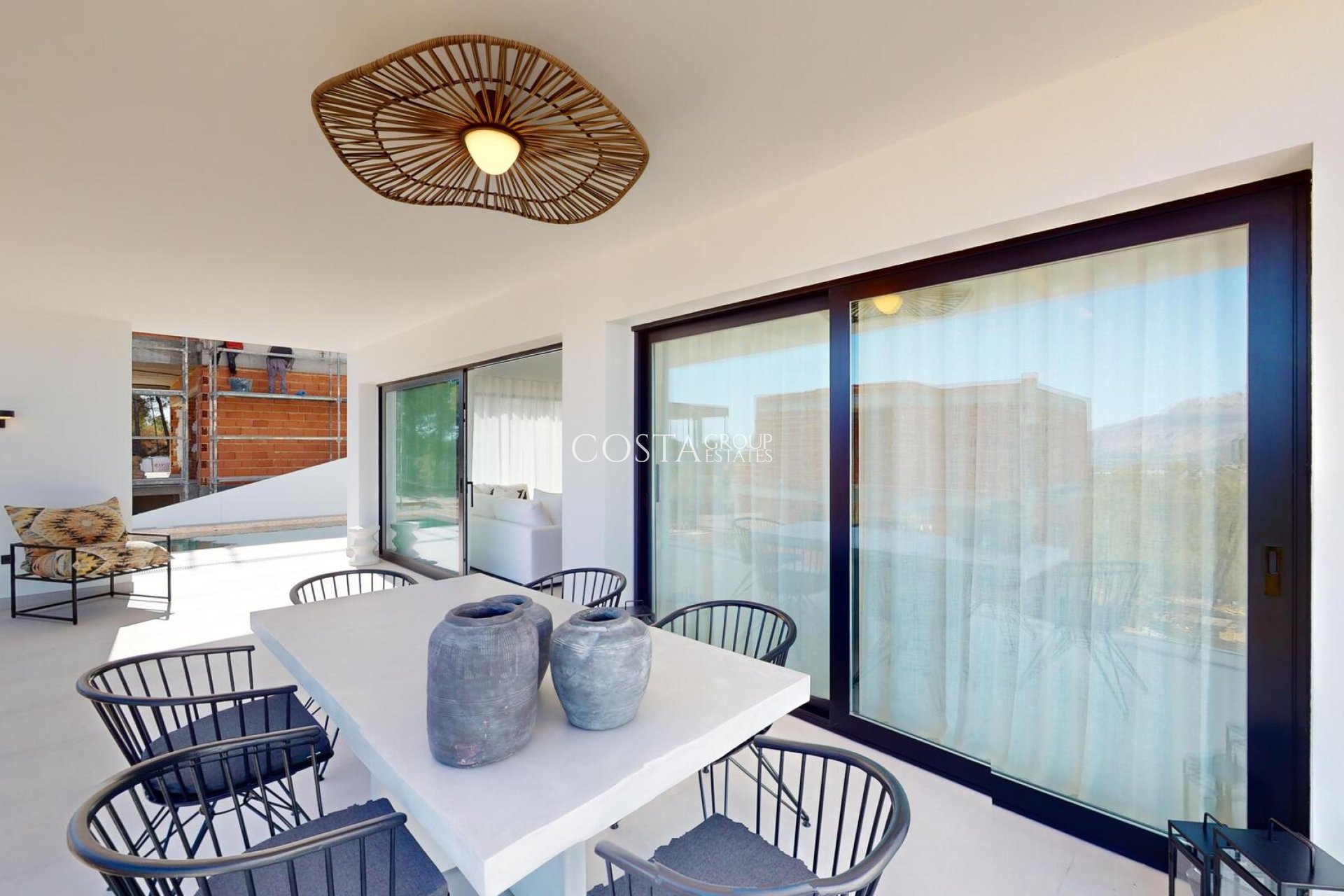 Nowy budynek - Willa -
Polop