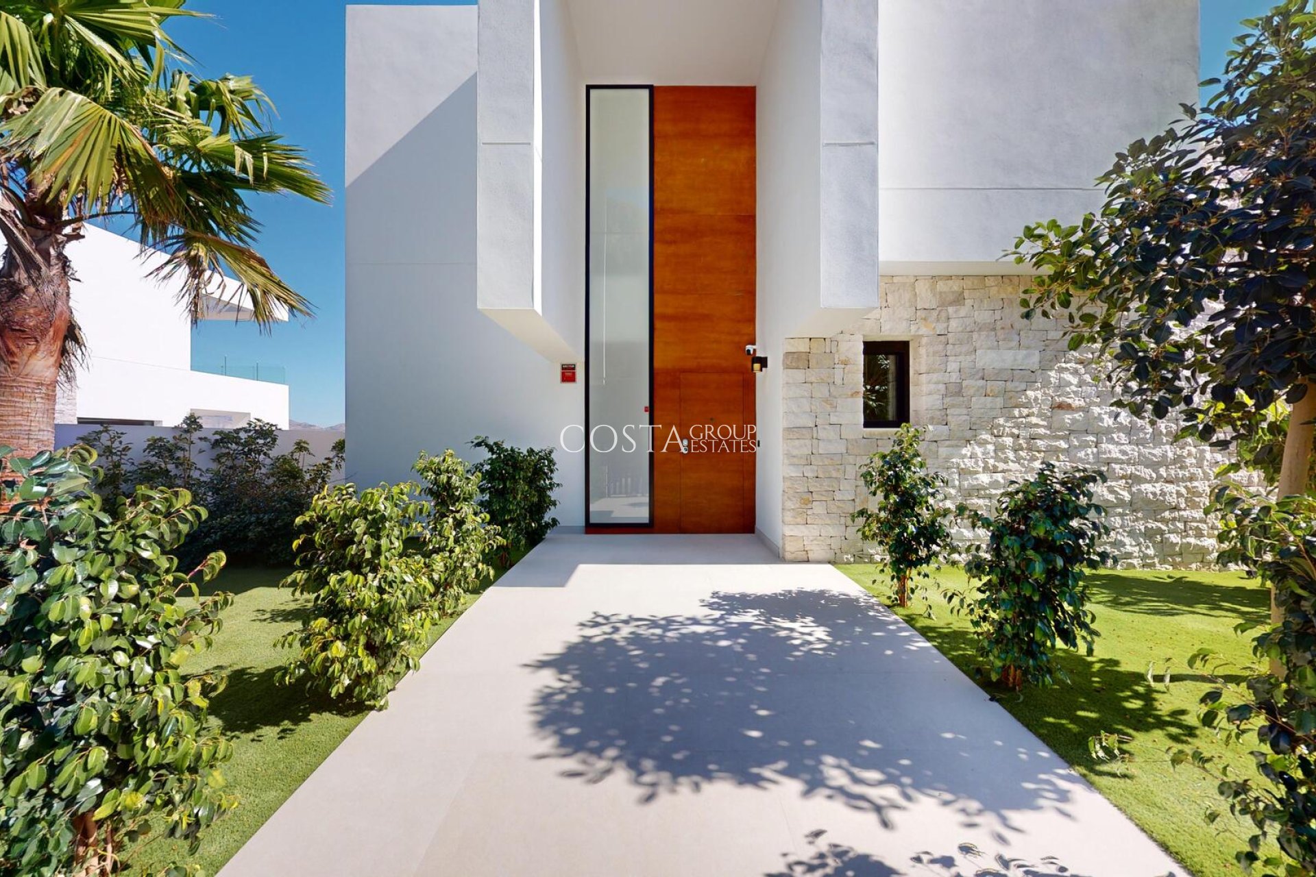 Nowy budynek - Willa -
Polop