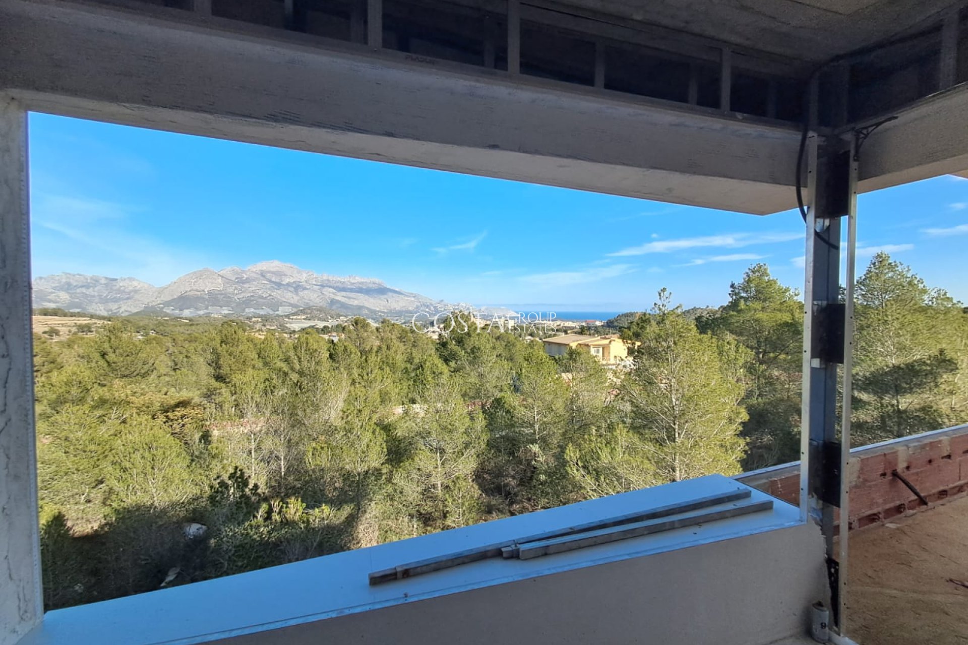 Nowy budynek - Willa -
Polop