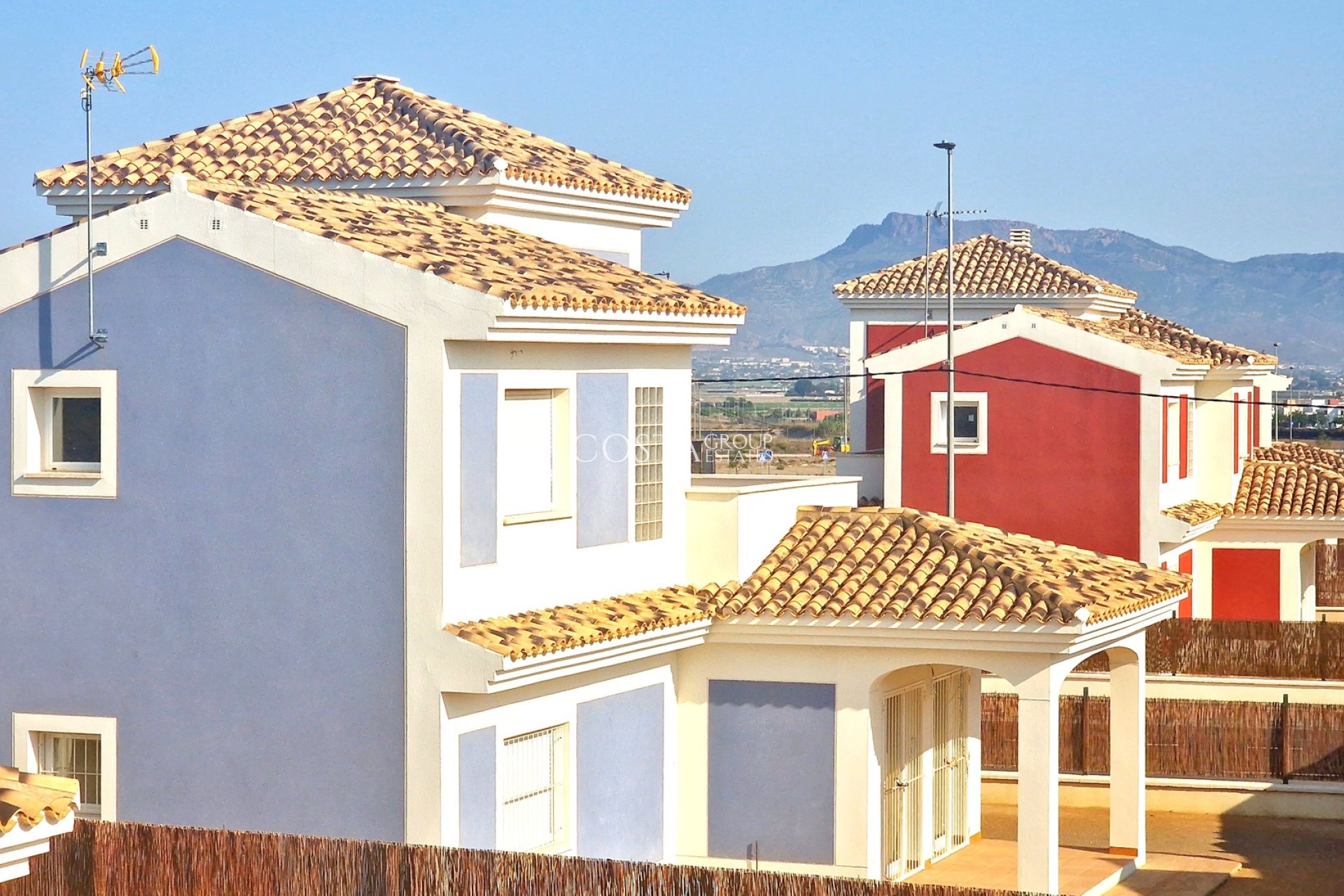 Nowy budynek - Willa -
Purias