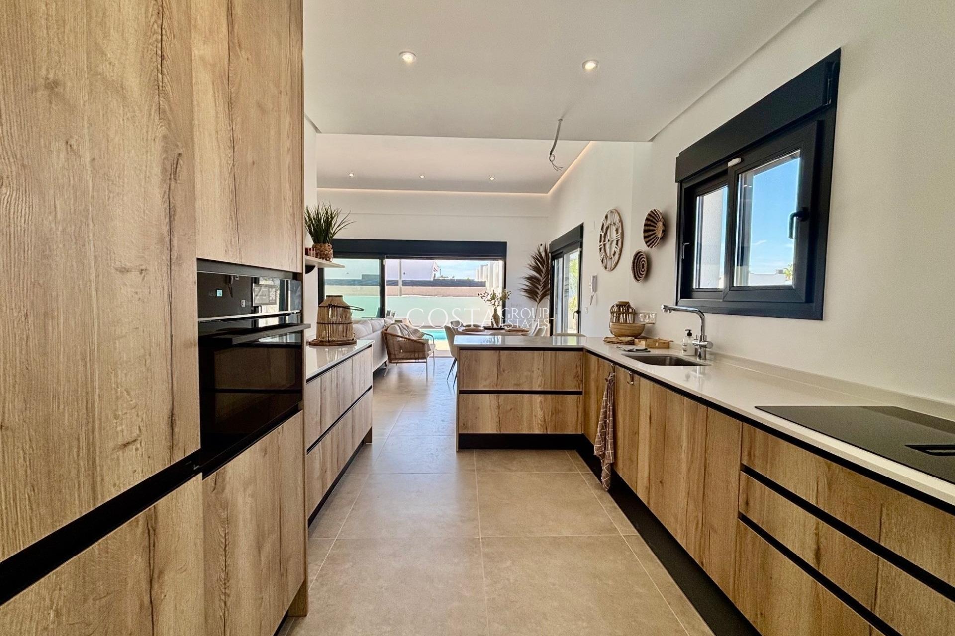 Nowy budynek - Willa -
Rafal - polideportivo