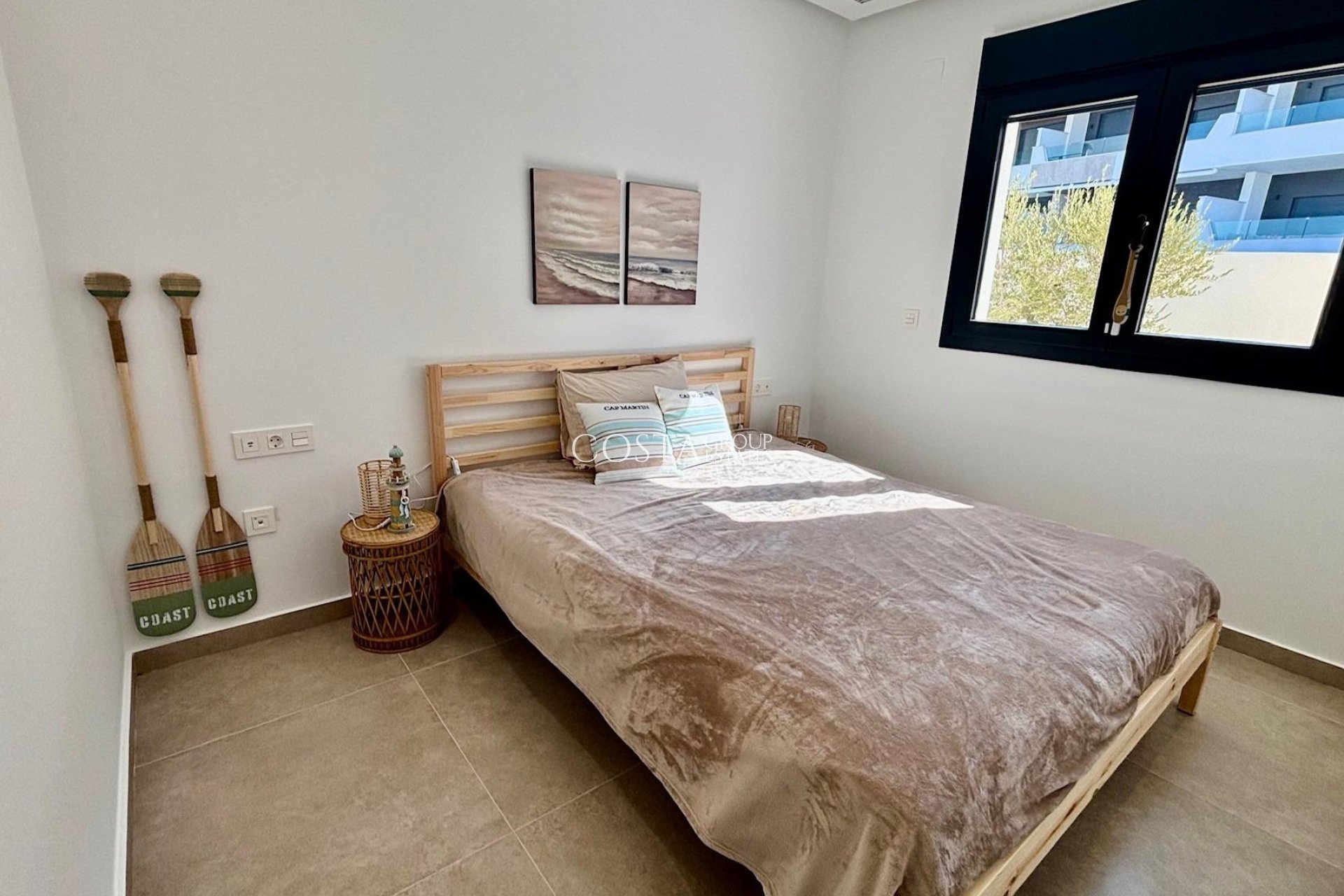 Nowy budynek - Willa -
Rafal - polideportivo