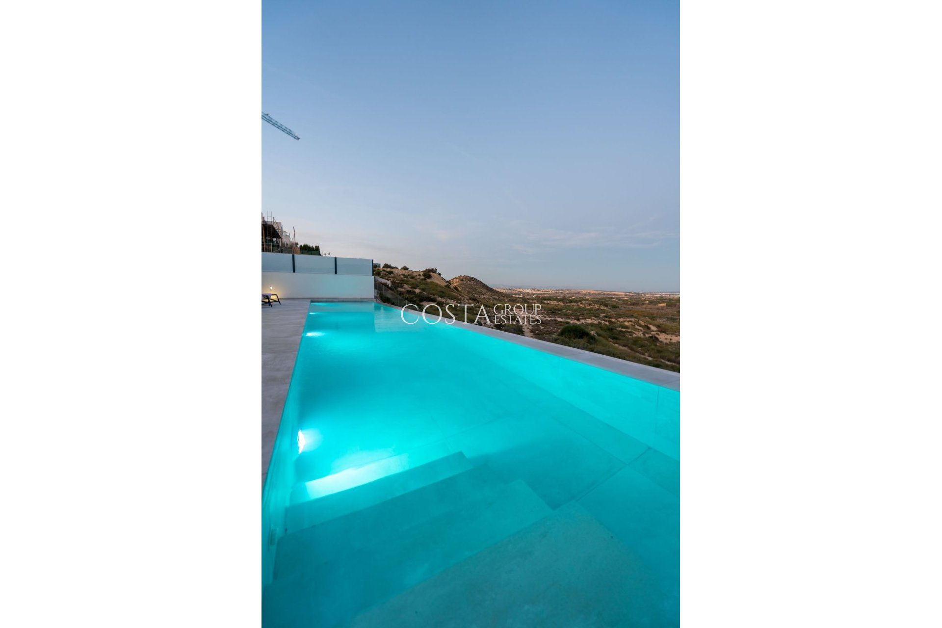 Nowy budynek - Willa -
Rojales