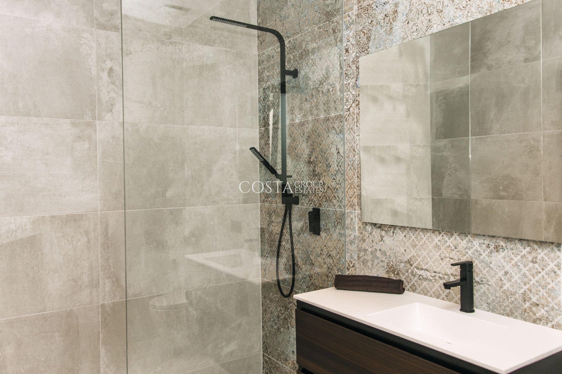 Nowy budynek - Willa -
Rojales