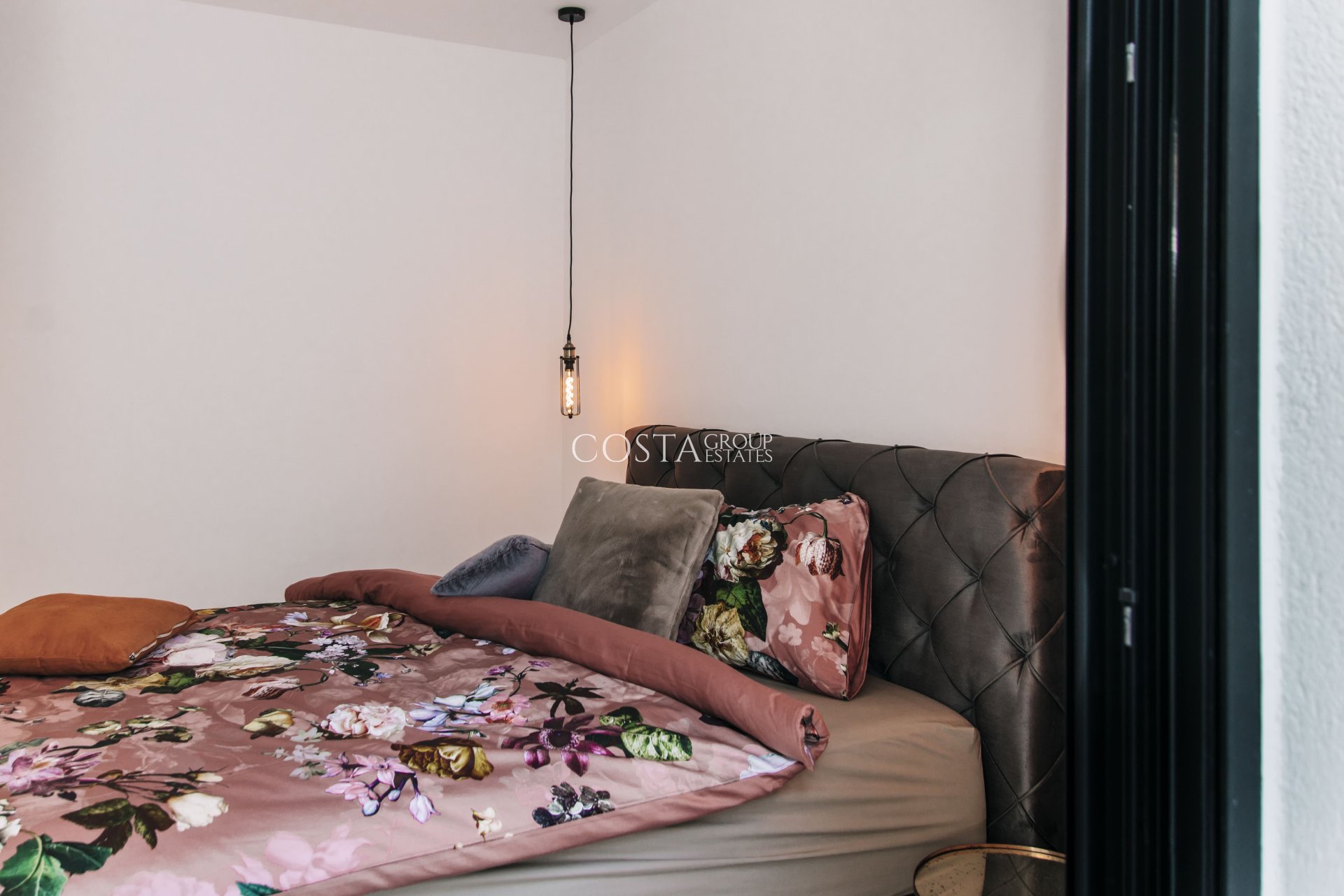 Nowy budynek - Willa -
Rojales