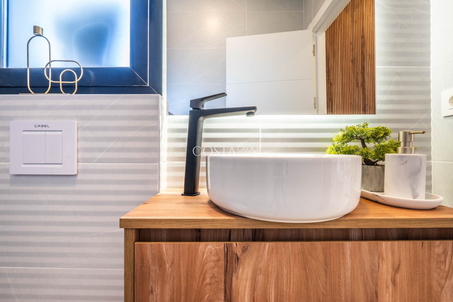 Nowy budynek - Willa -
Roldán