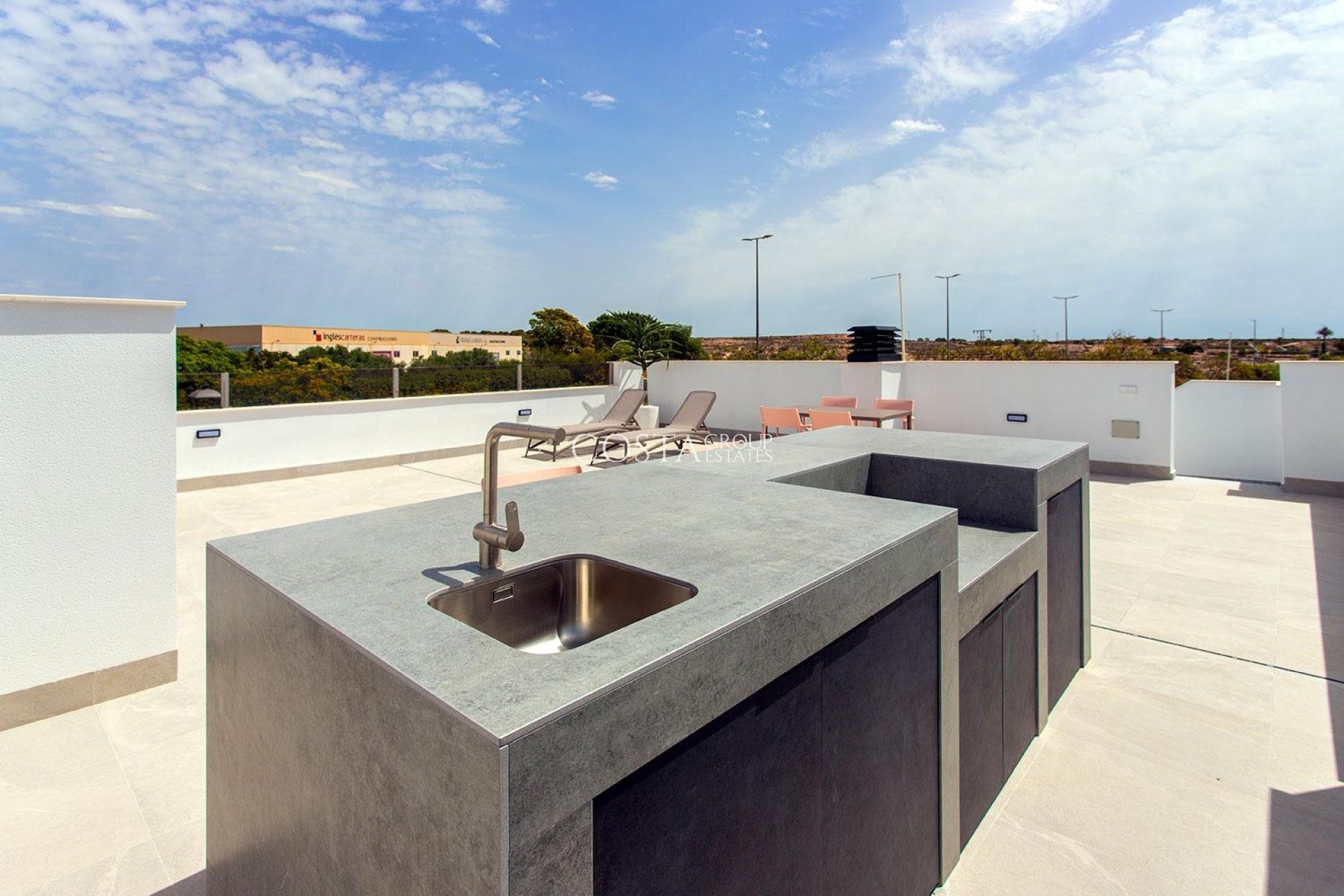 Nowy budynek - Willa -
Sucina