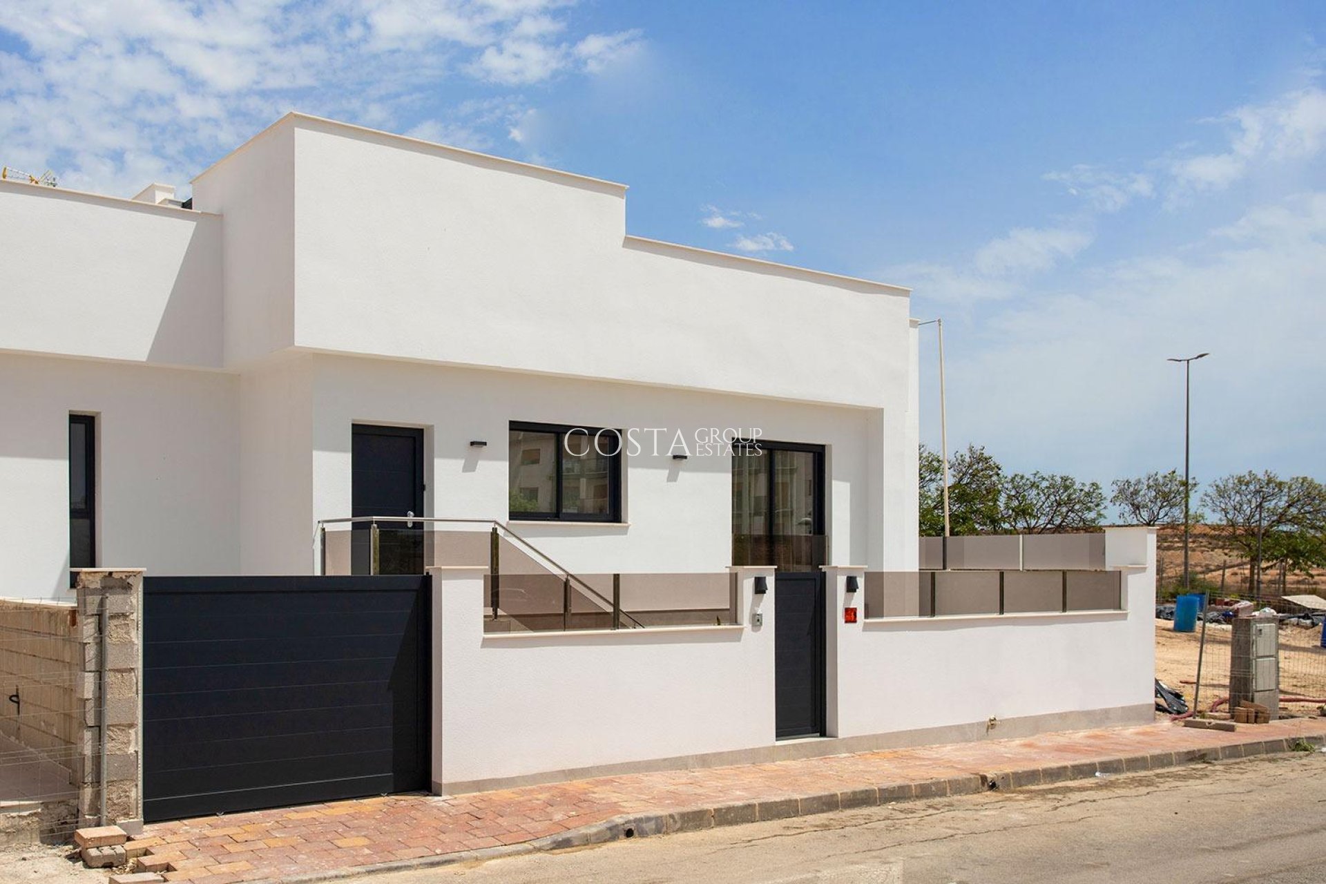 Nowy budynek - Willa -
Sucina