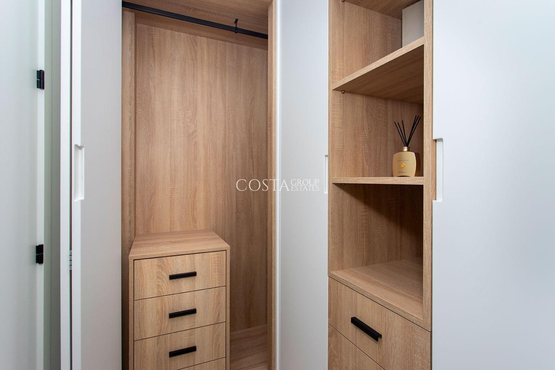 Nowy budynek - Willa -
Sucina