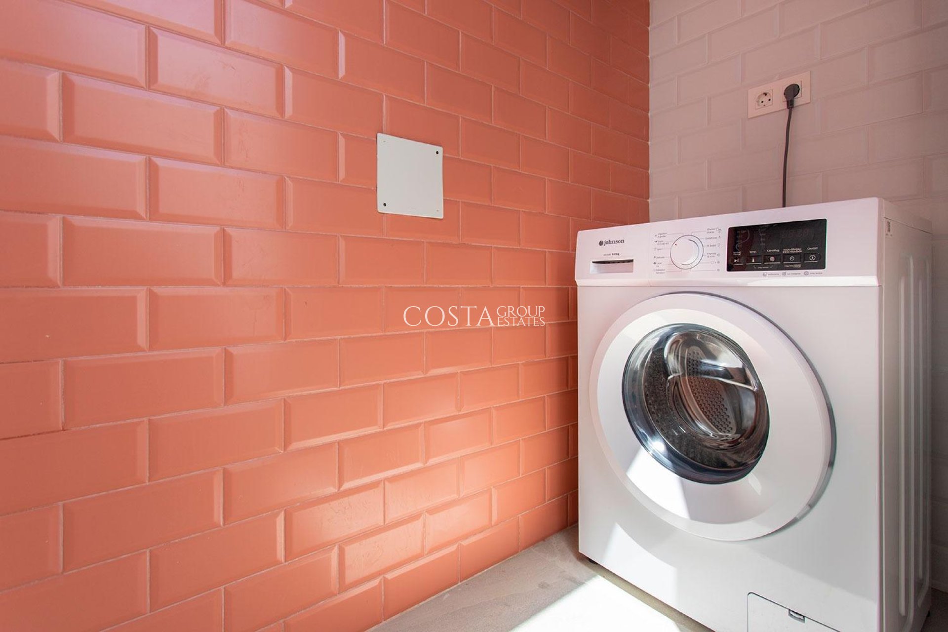 Nowy budynek - Willa -
Sucina