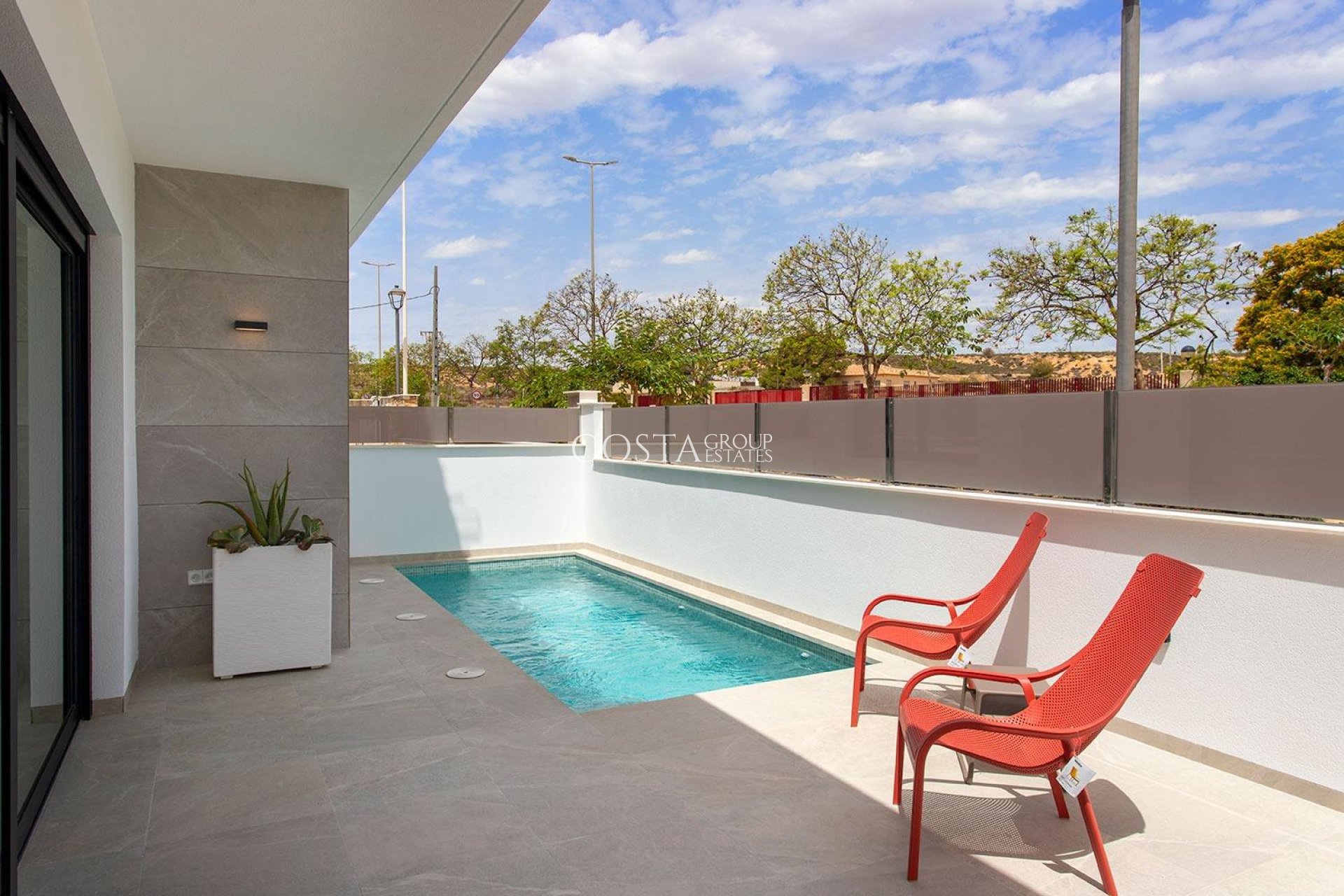 Nowy budynek - Willa -
Sucina