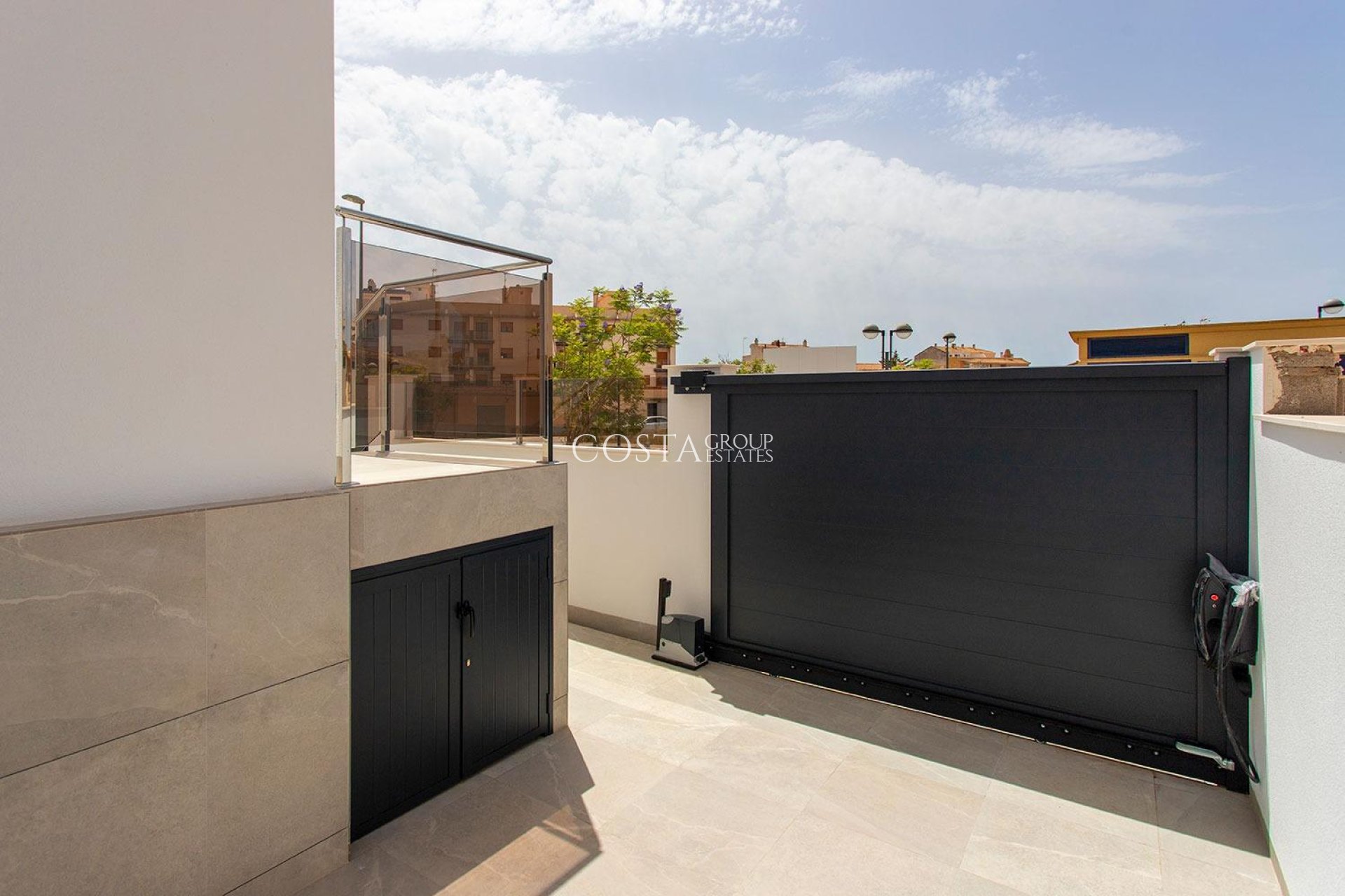 Nowy budynek - Willa -
Sucina