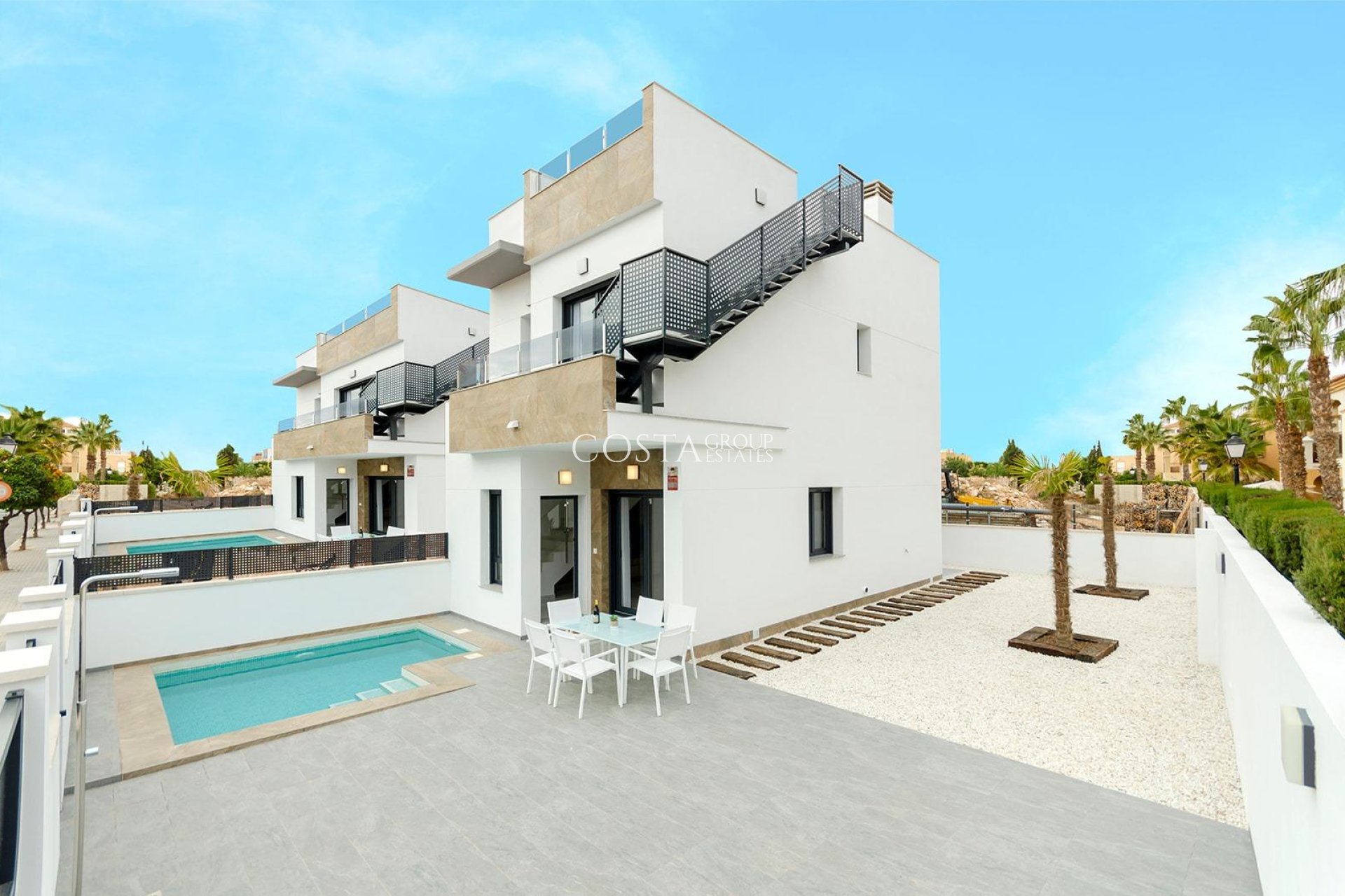 Nowy budynek - Willa -
Torrevieja - Torretas