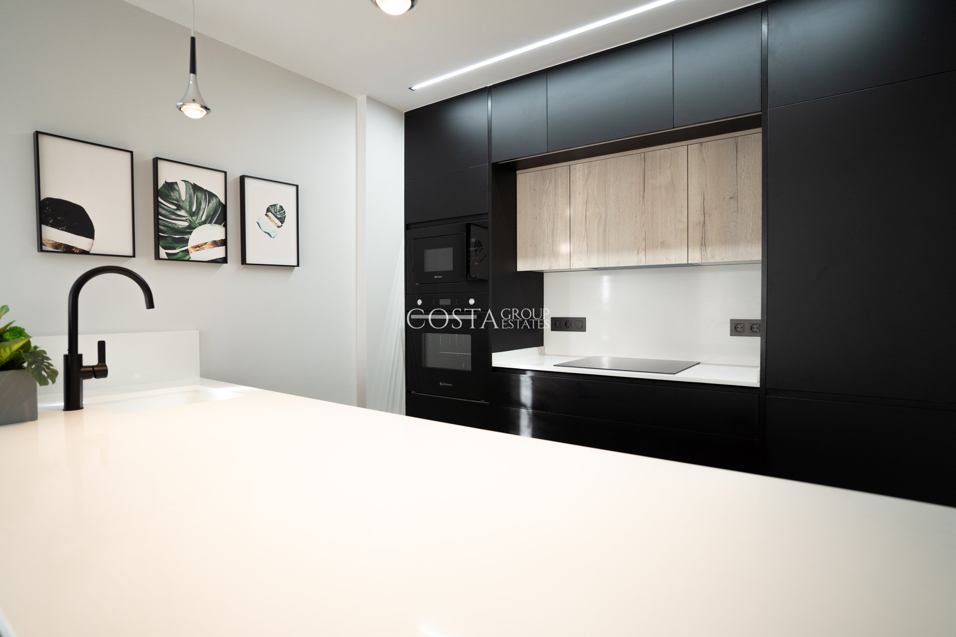 Nowy budynek - Willa -
Torrevieja