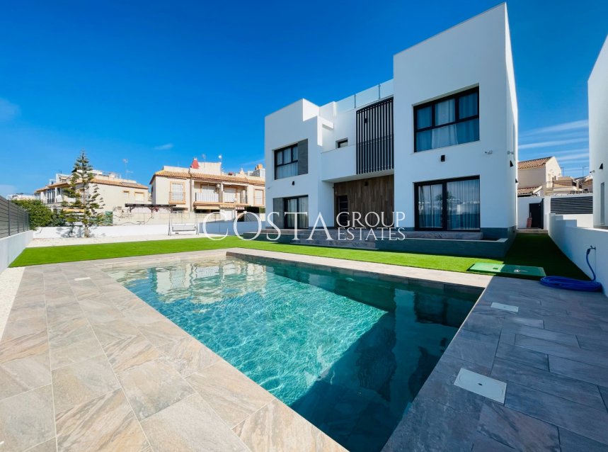 Nowy budynek - Willa -
Torrevieja