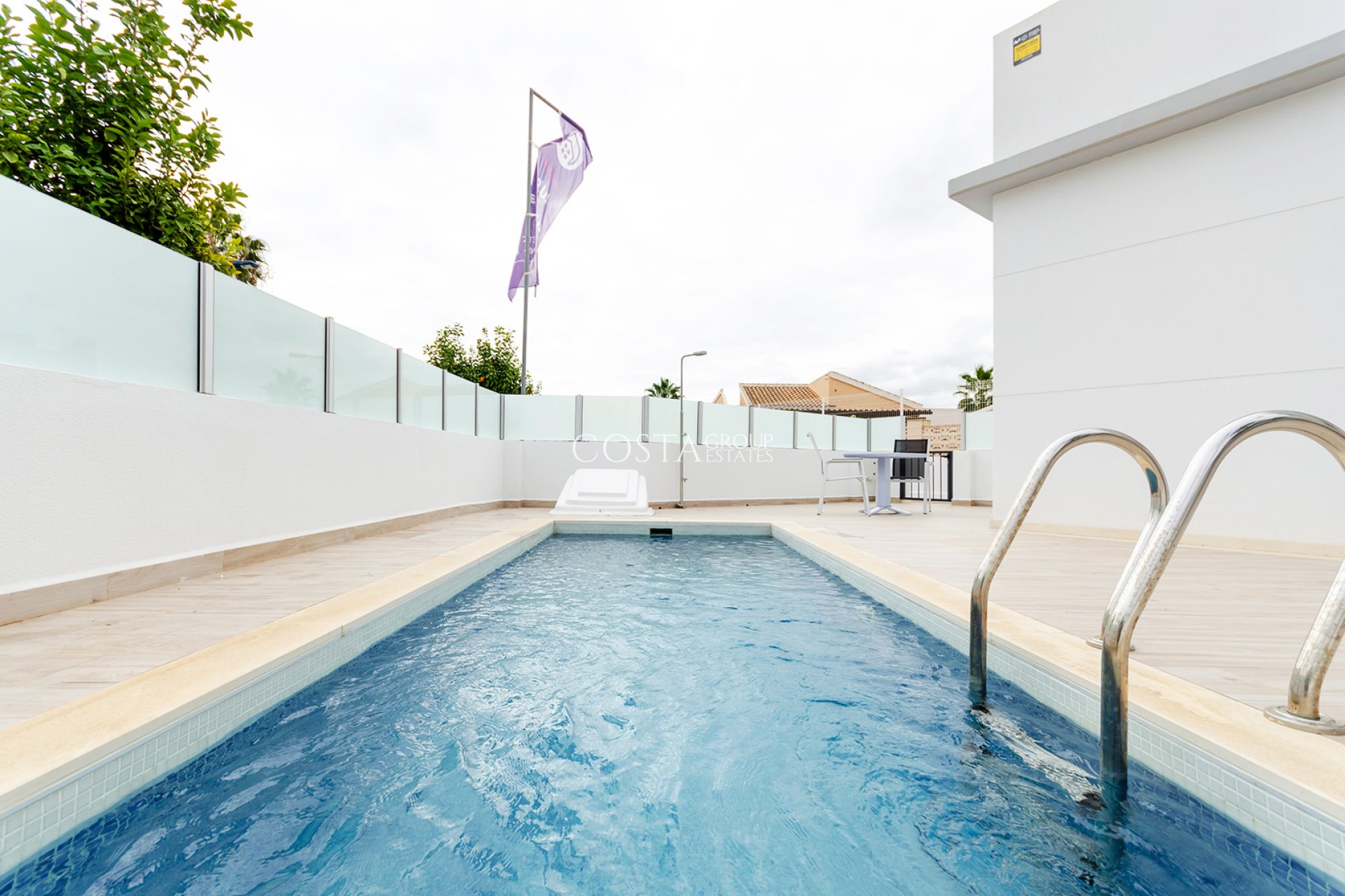 Nowy budynek - Willa -
Torrevieja