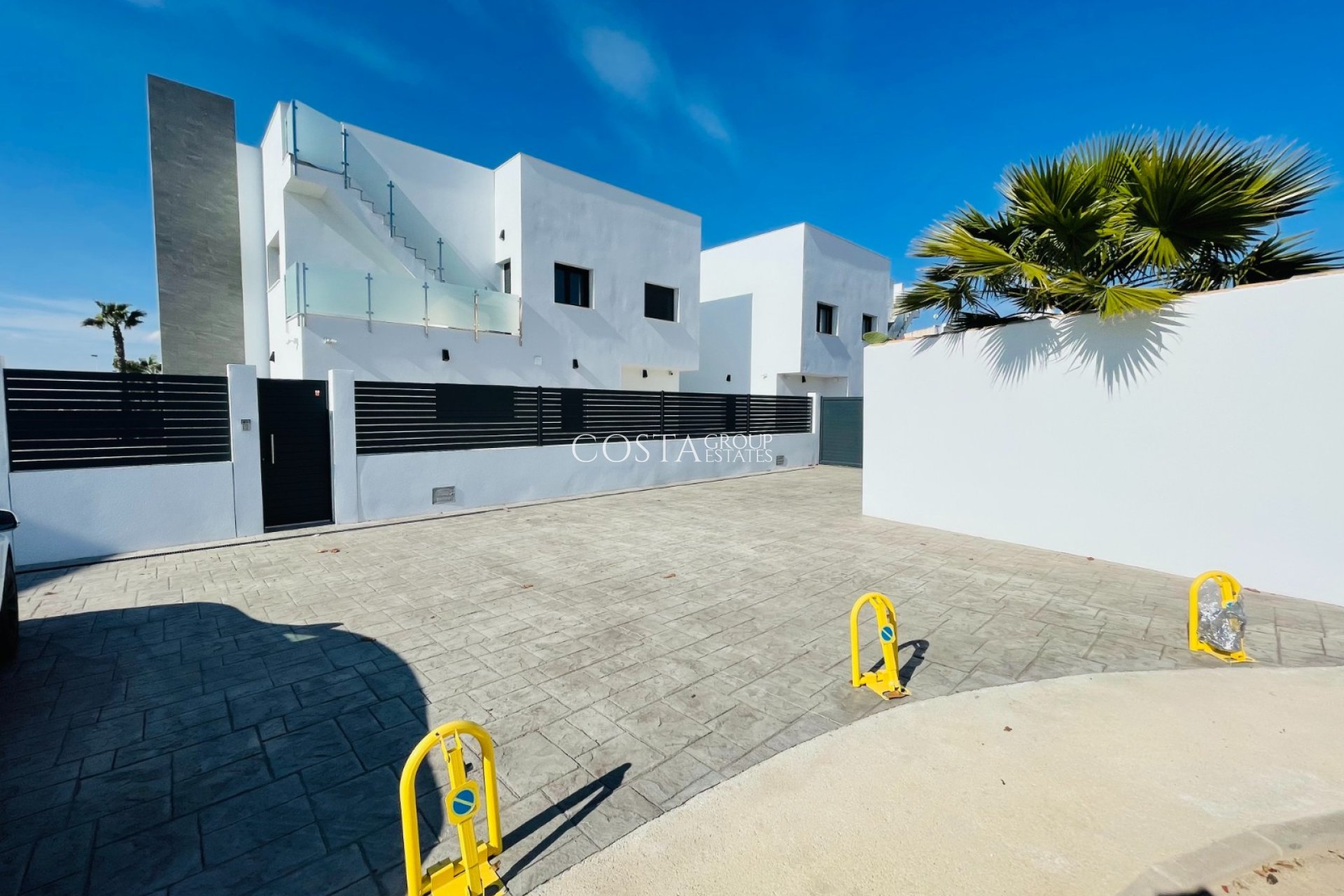 Nowy budynek - Willa -
Torrevieja