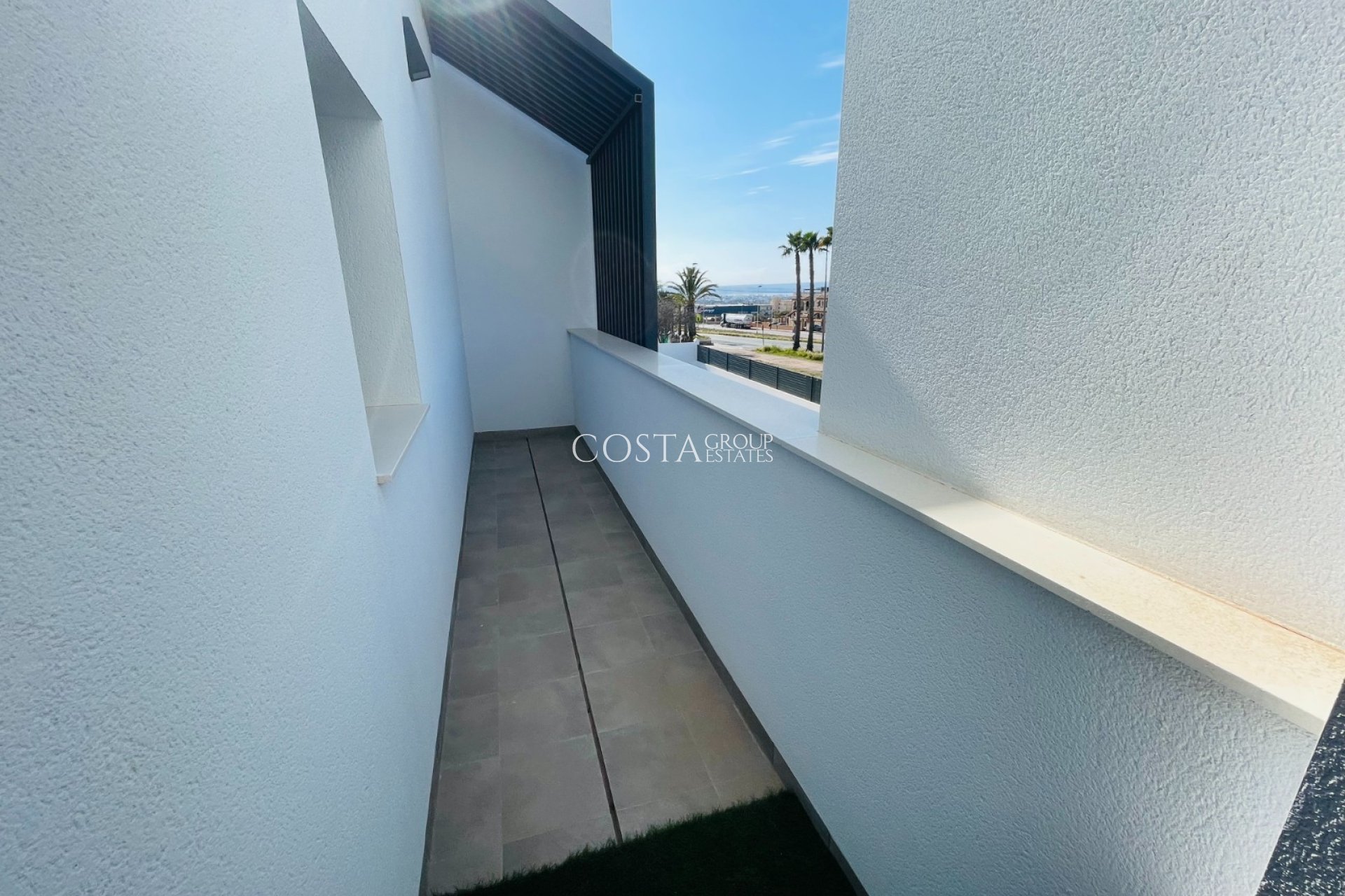 Nowy budynek - Willa -
Torrevieja
