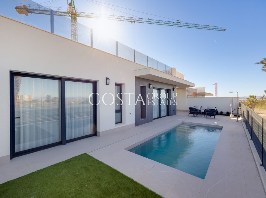 Nowy budynek - Willa -
Torrevieja