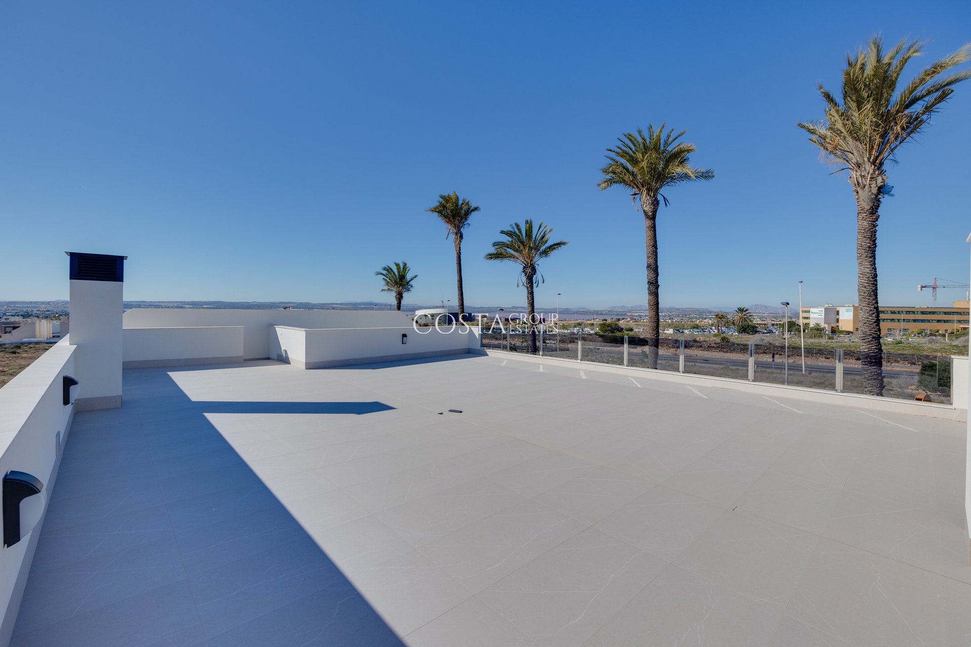 Nowy budynek - Willa -
Torrevieja