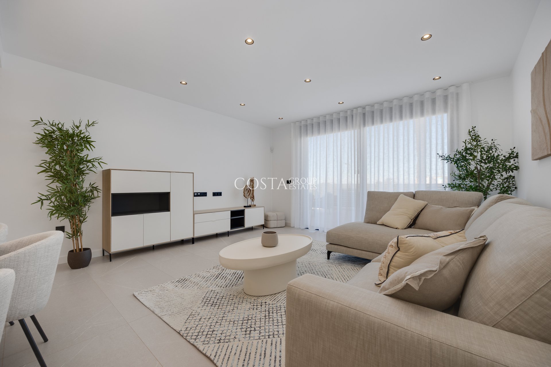 Nowy budynek - Willa -
Torrevieja
