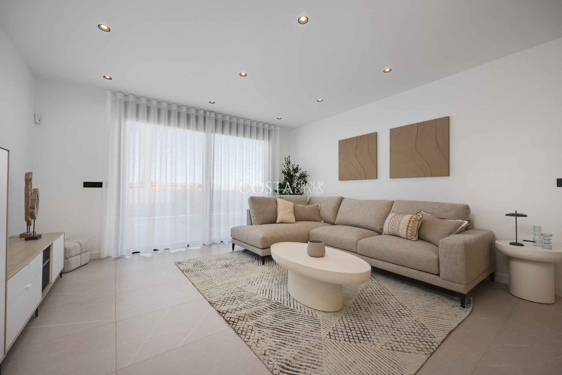 Nowy budynek - Willa -
Torrevieja