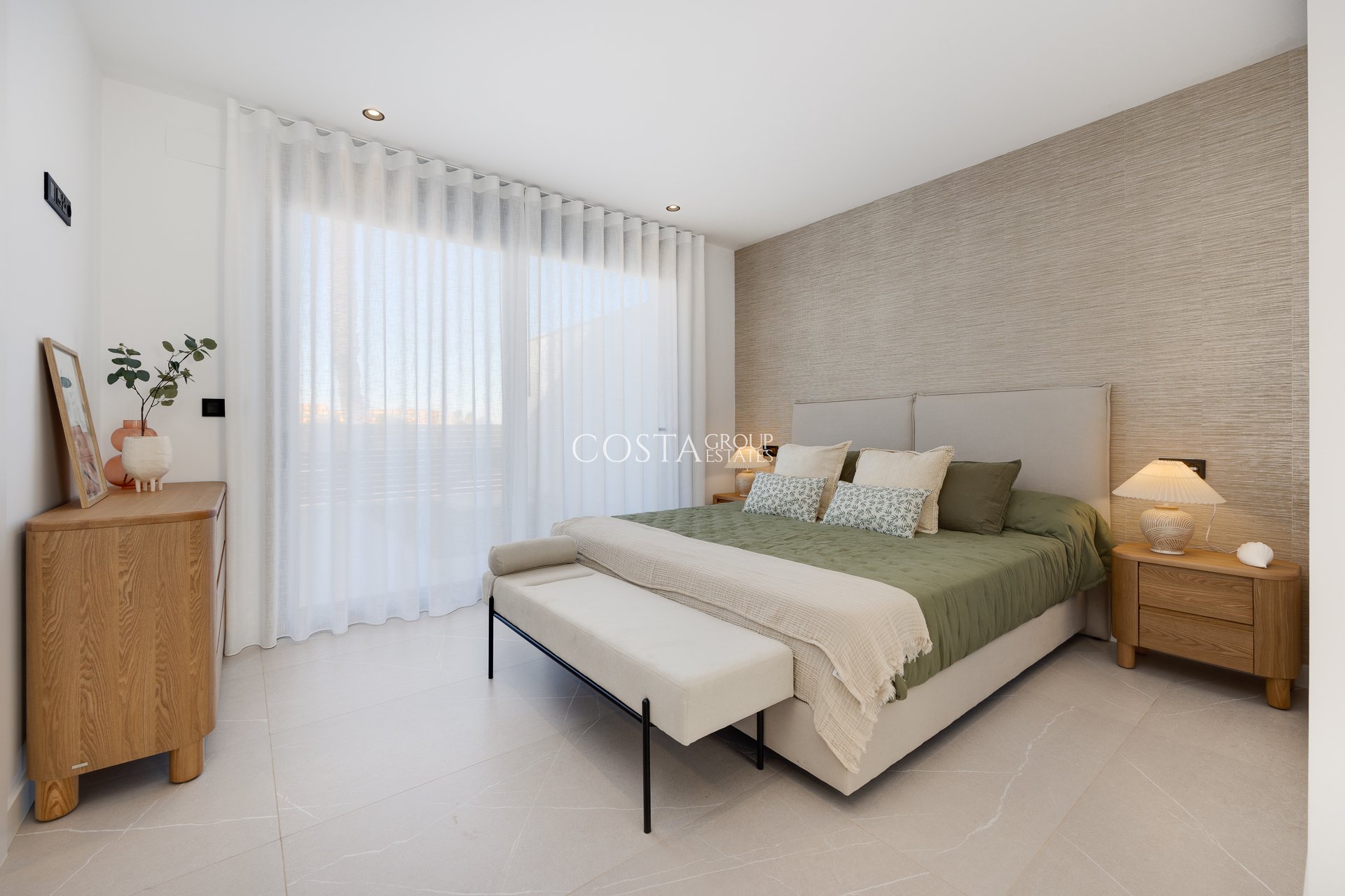 Nowy budynek - Willa -
Torrevieja