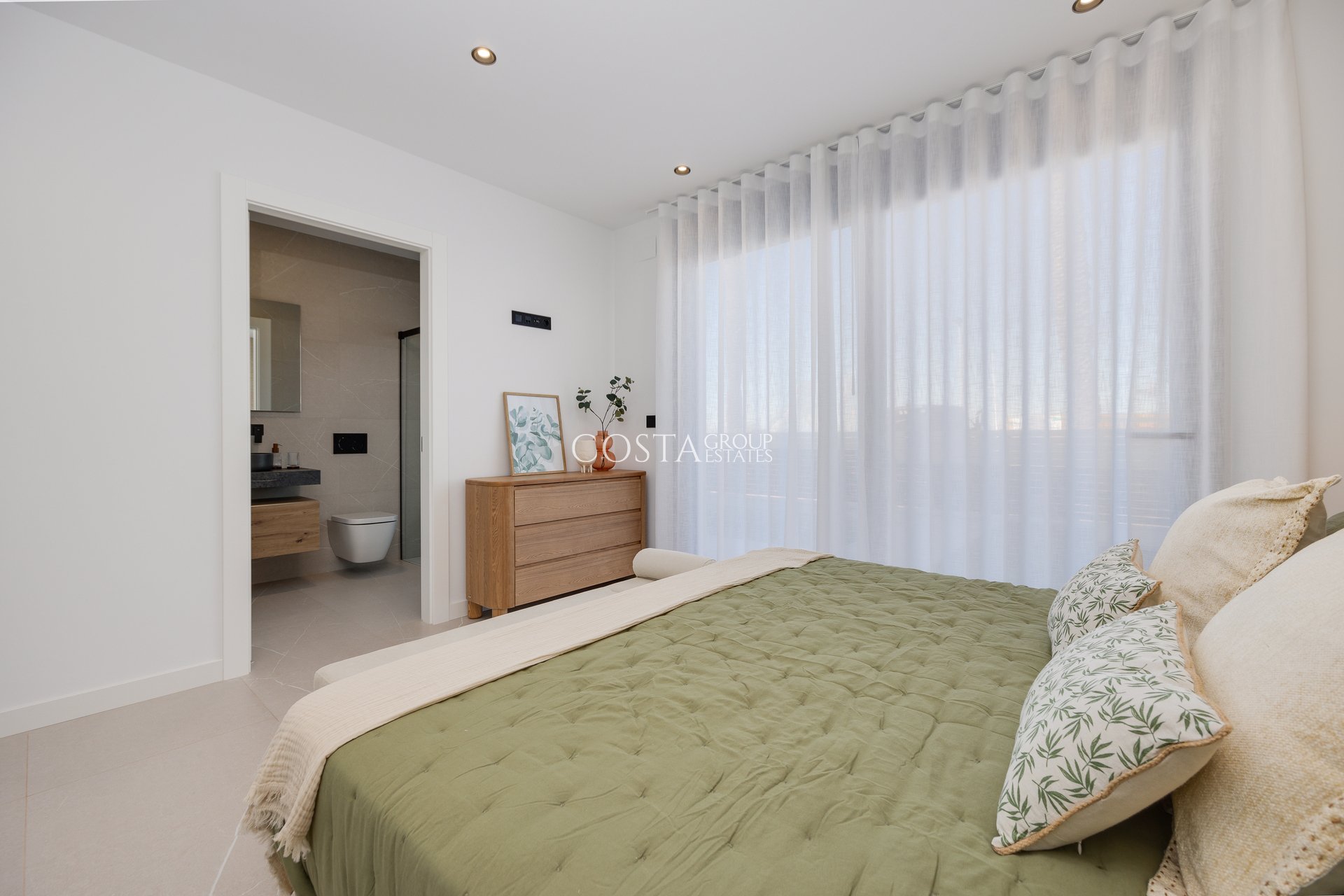 Nowy budynek - Willa -
Torrevieja