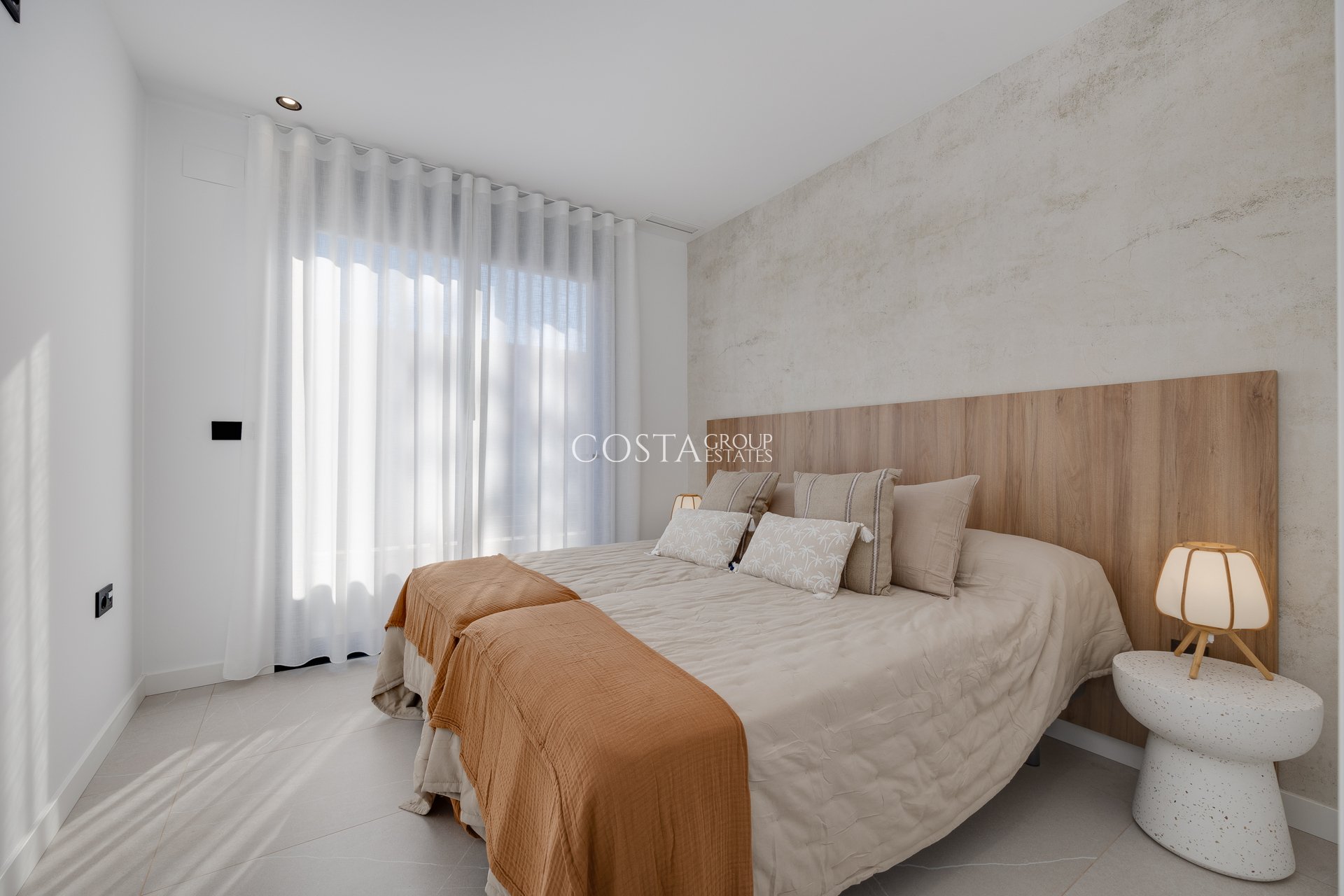 Nowy budynek - Willa -
Torrevieja
