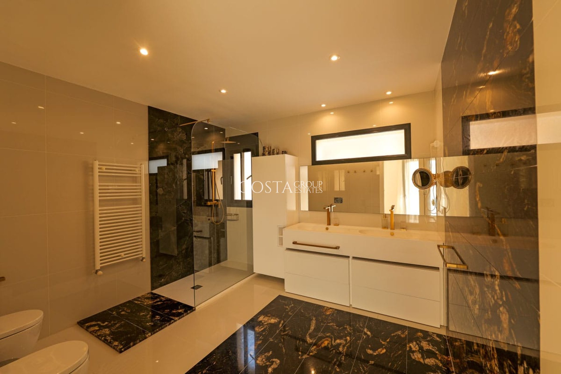 Nowy budynek - Willa -
Torrevieja