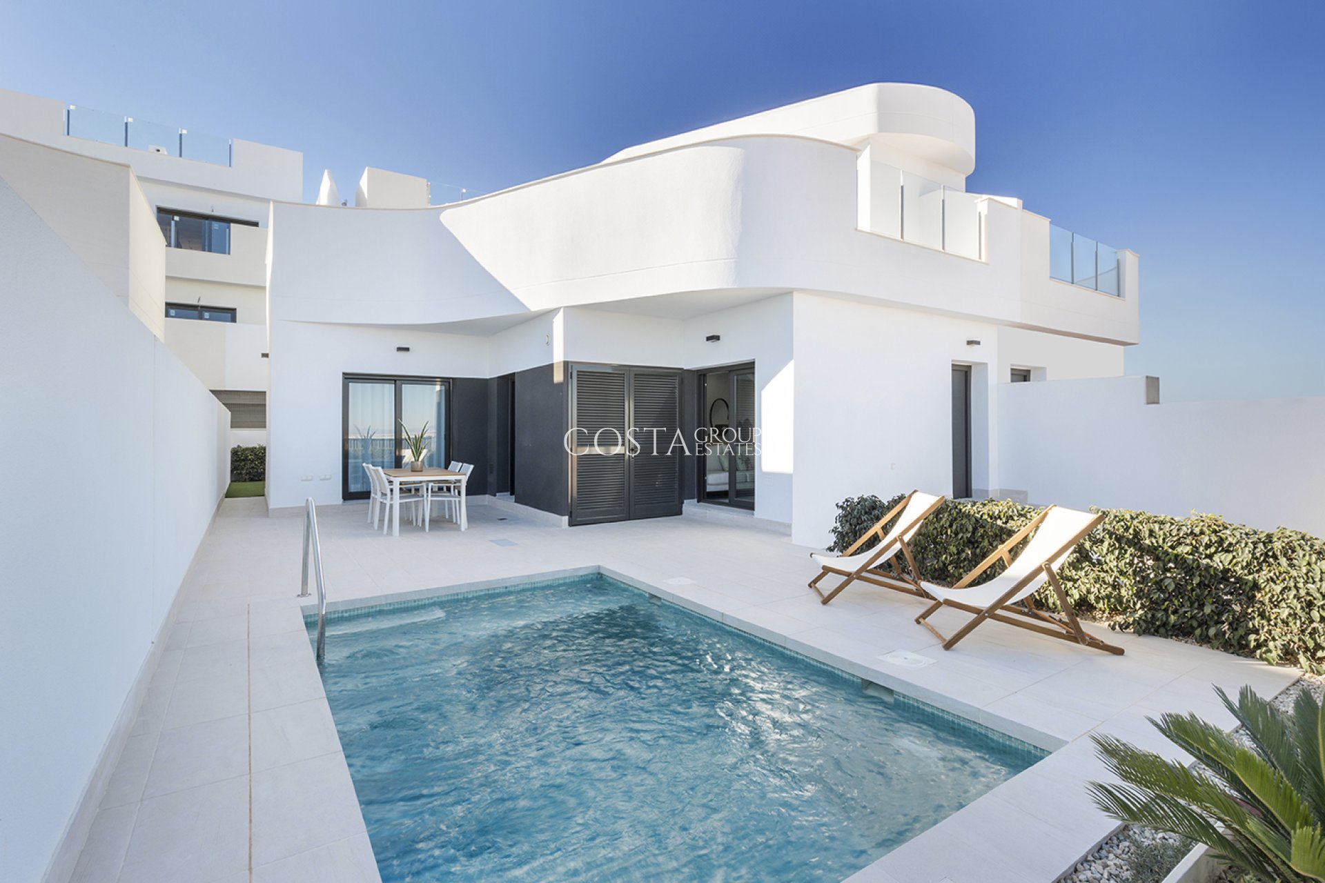 Nowy budynek - Willa -
Torrevieja