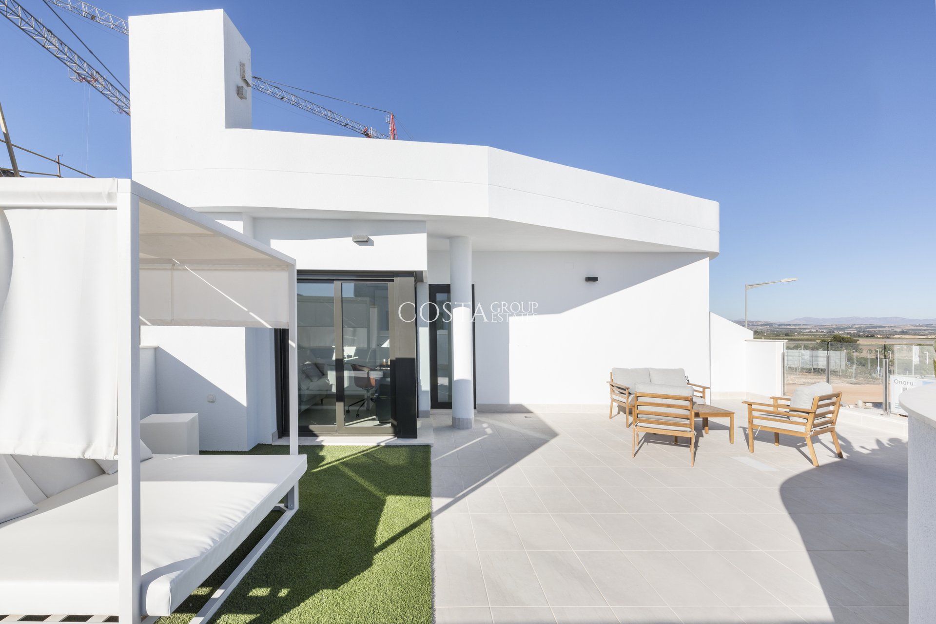 Nowy budynek - Willa -
Torrevieja