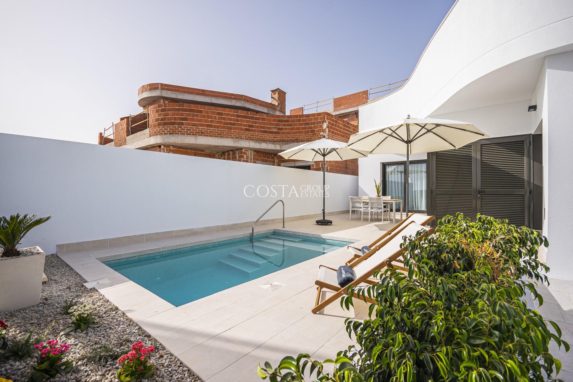 Nowy budynek - Willa -
Torrevieja