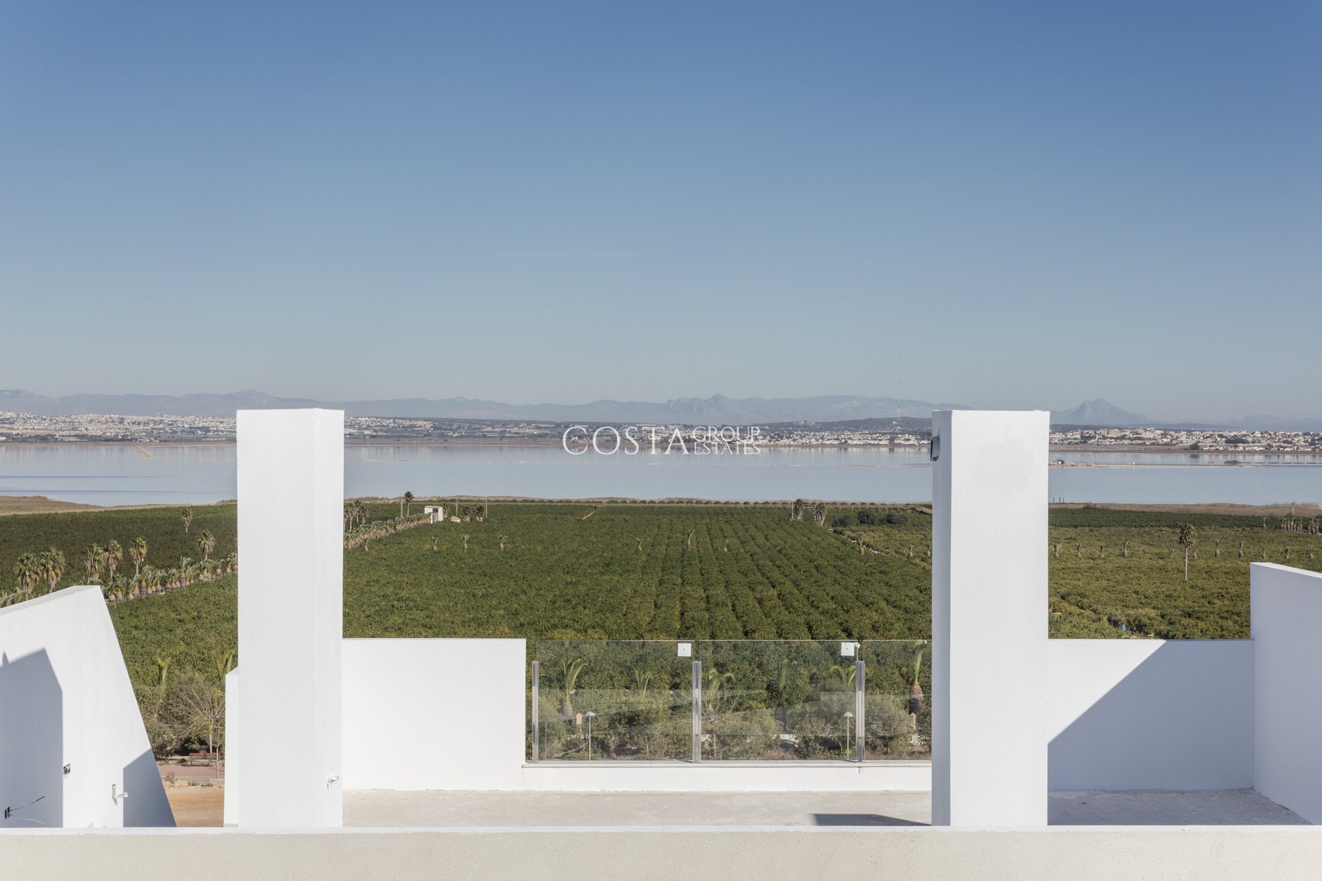 Nowy budynek - Willa -
Torrevieja