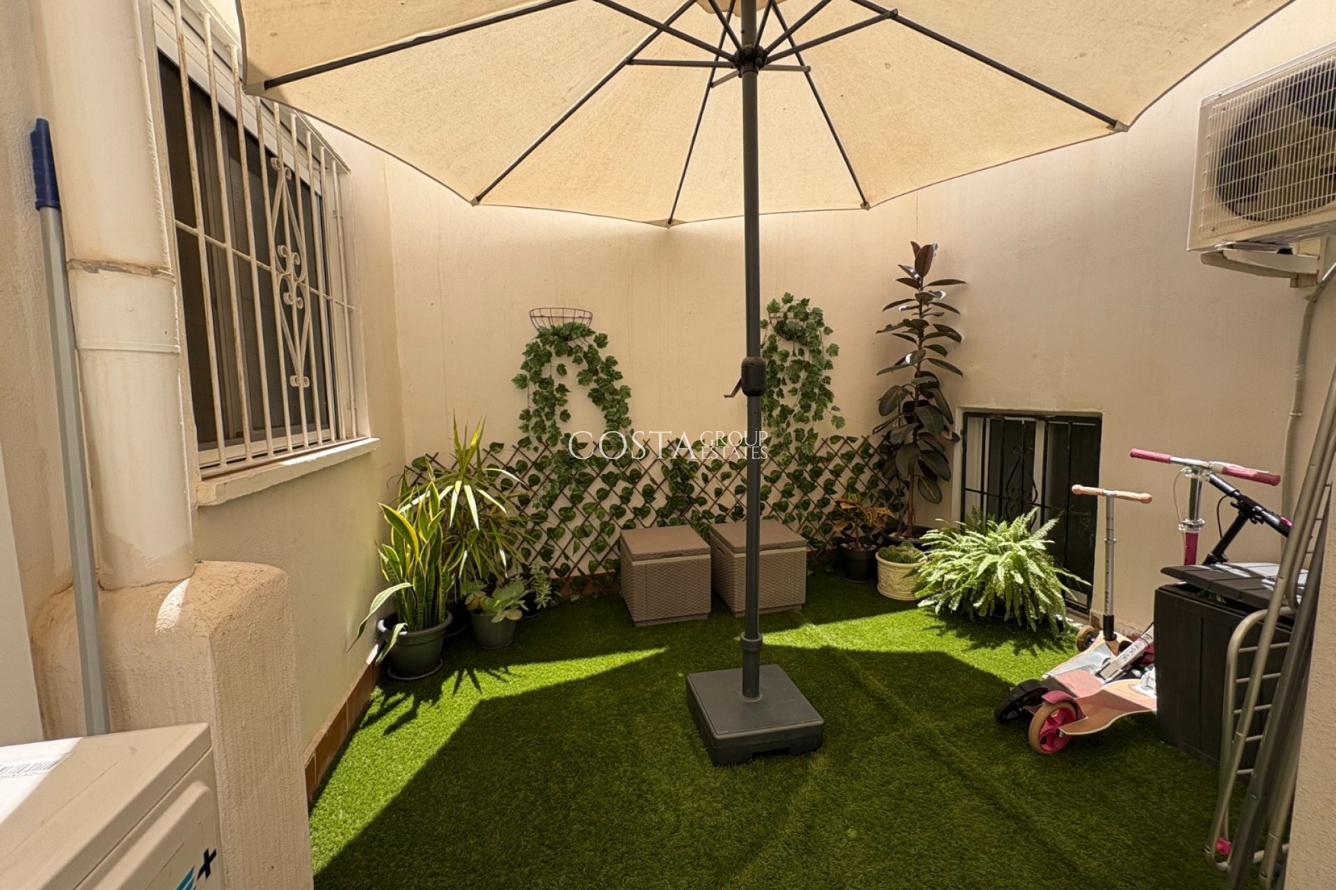 Odsprzedaż - Apartament -
Torrevieja - Centro