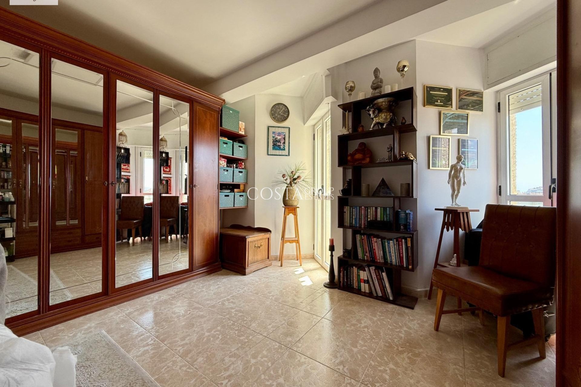 Odsprzedaż - Apartments -
Alicante - Alicante Centro