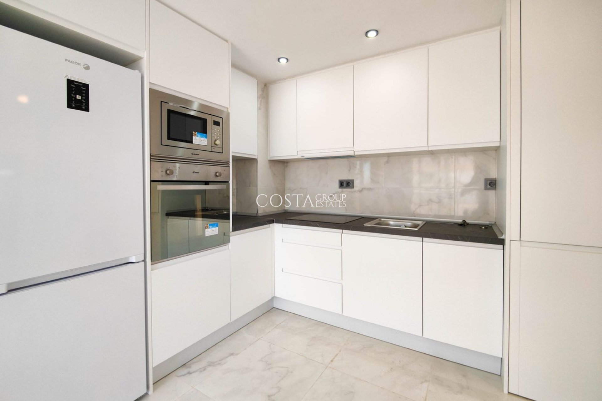 Odsprzedaż - Apartments -
Orihuela Costa - Punta Prima