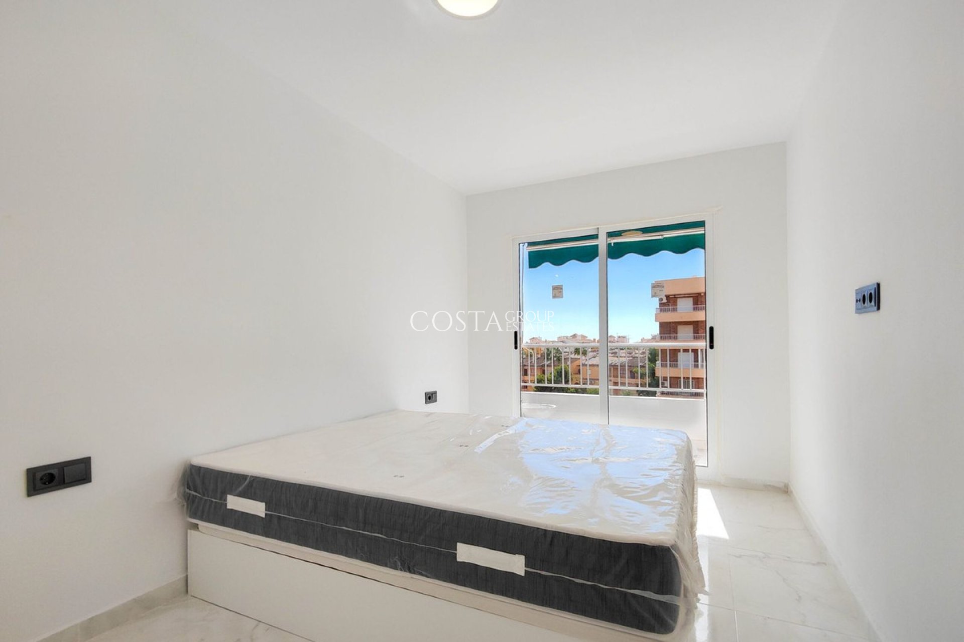Odsprzedaż - Apartments -
Orihuela Costa - Punta Prima