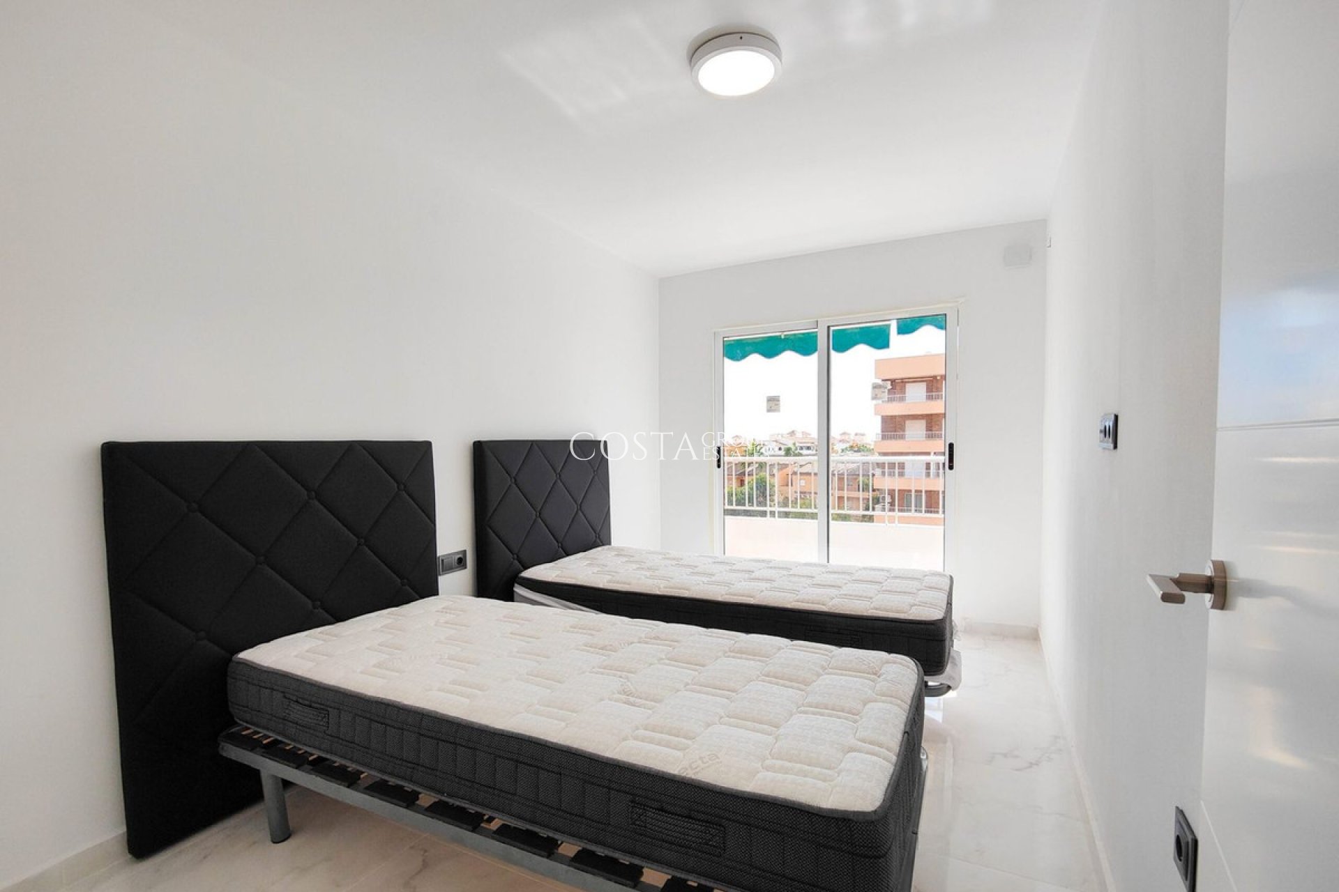 Odsprzedaż - Apartments -
Orihuela Costa - Punta Prima