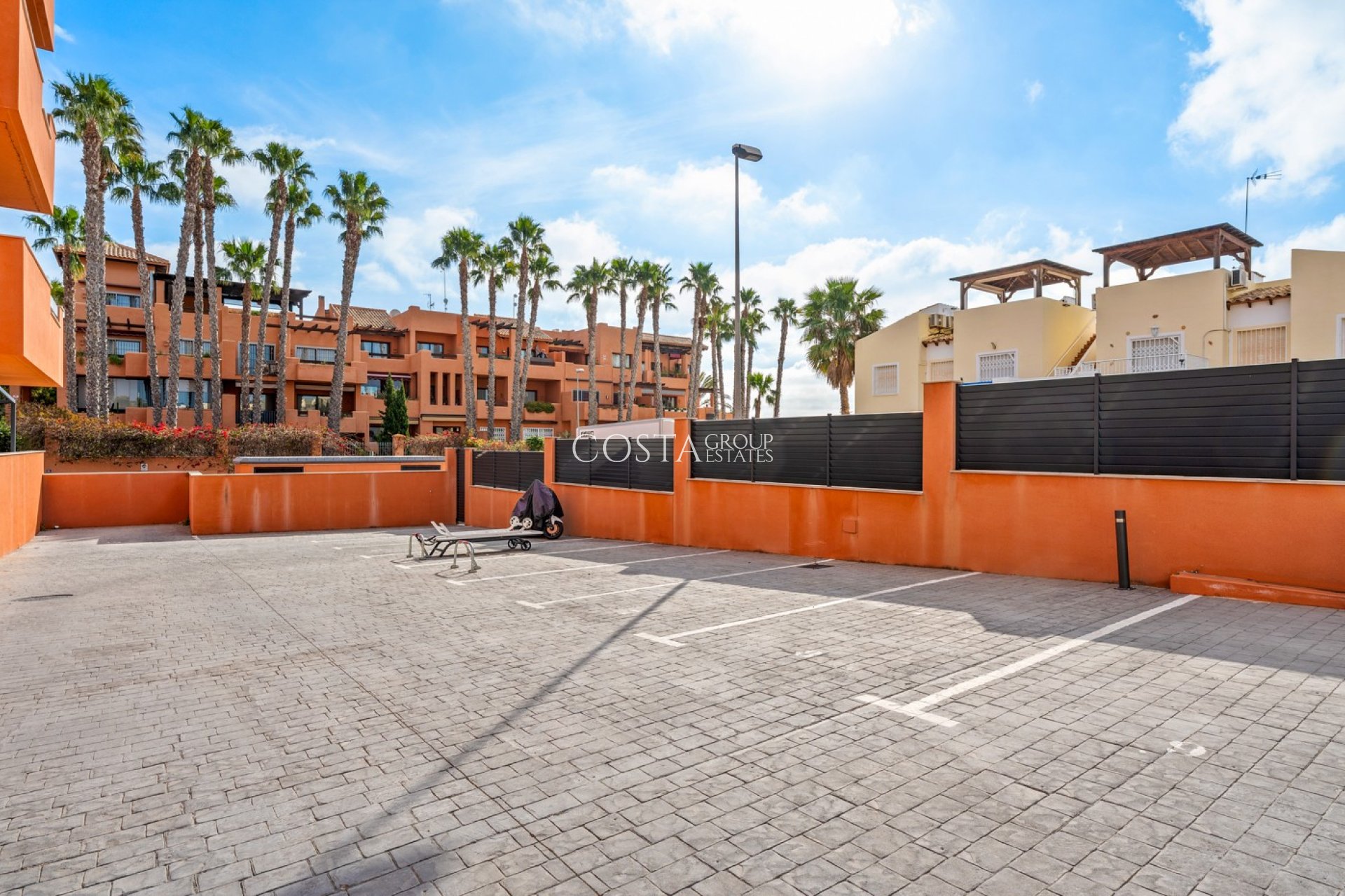 Odsprzedaż - Apartments -
Orihuela Costa - Villamartín