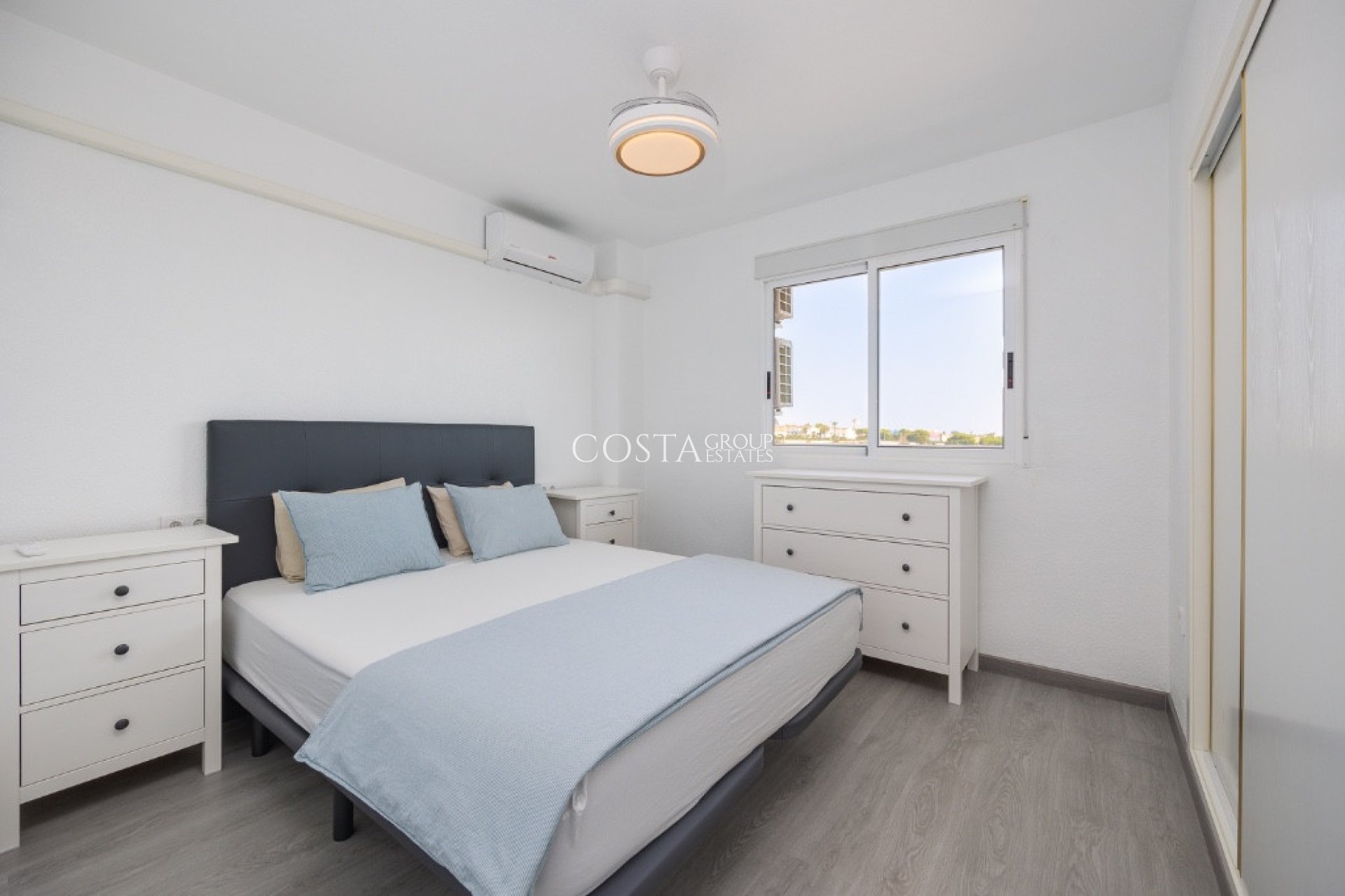 Odsprzedaż - Apartments -
Orihuela - Punta Prima