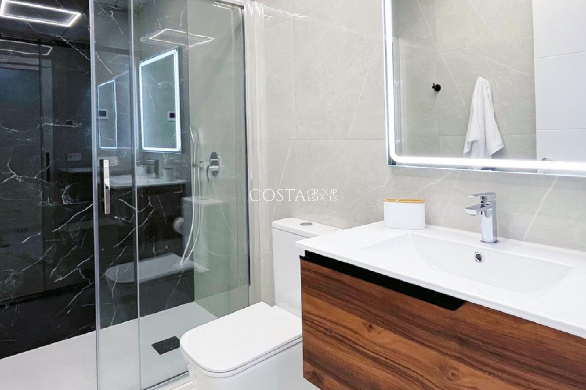 Odsprzedaż - Apartments -
Torrevieja - Playa del Cura