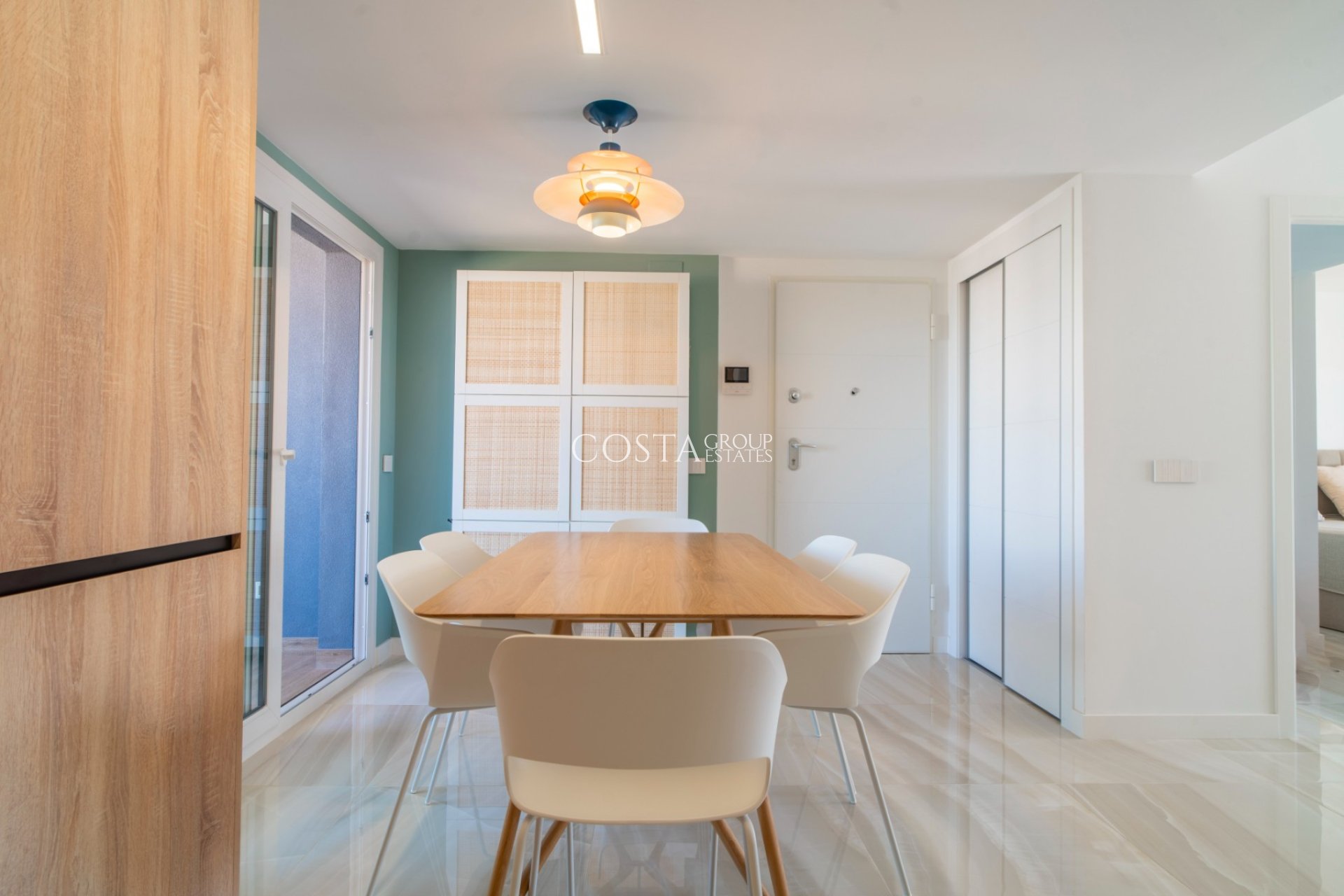 Odsprzedaż - Apartments -
Torrevieja - Punta Prima