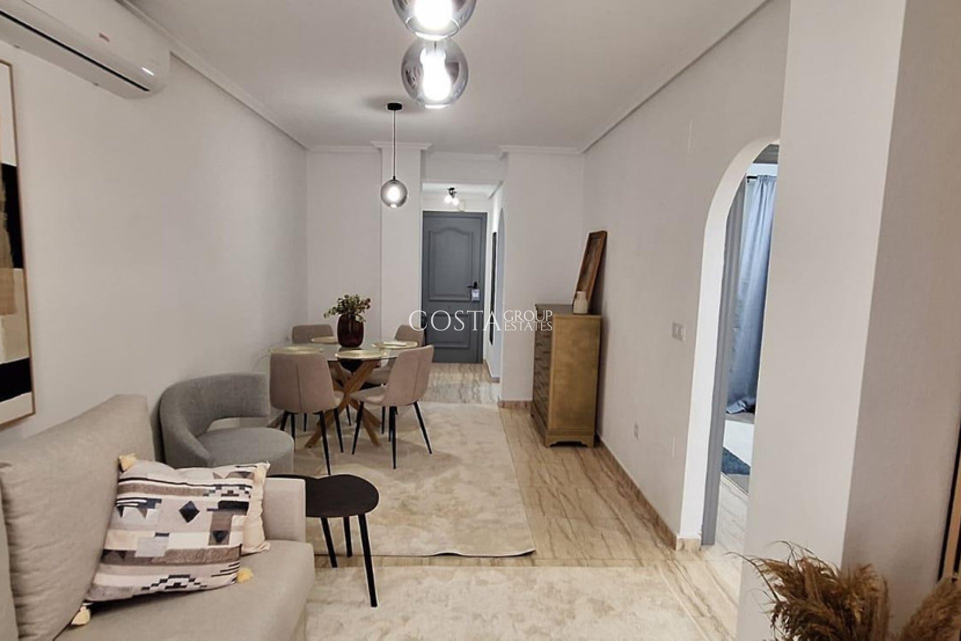 Odsprzedaż - Apartments -
Torrevieja - Torrevieja Centro