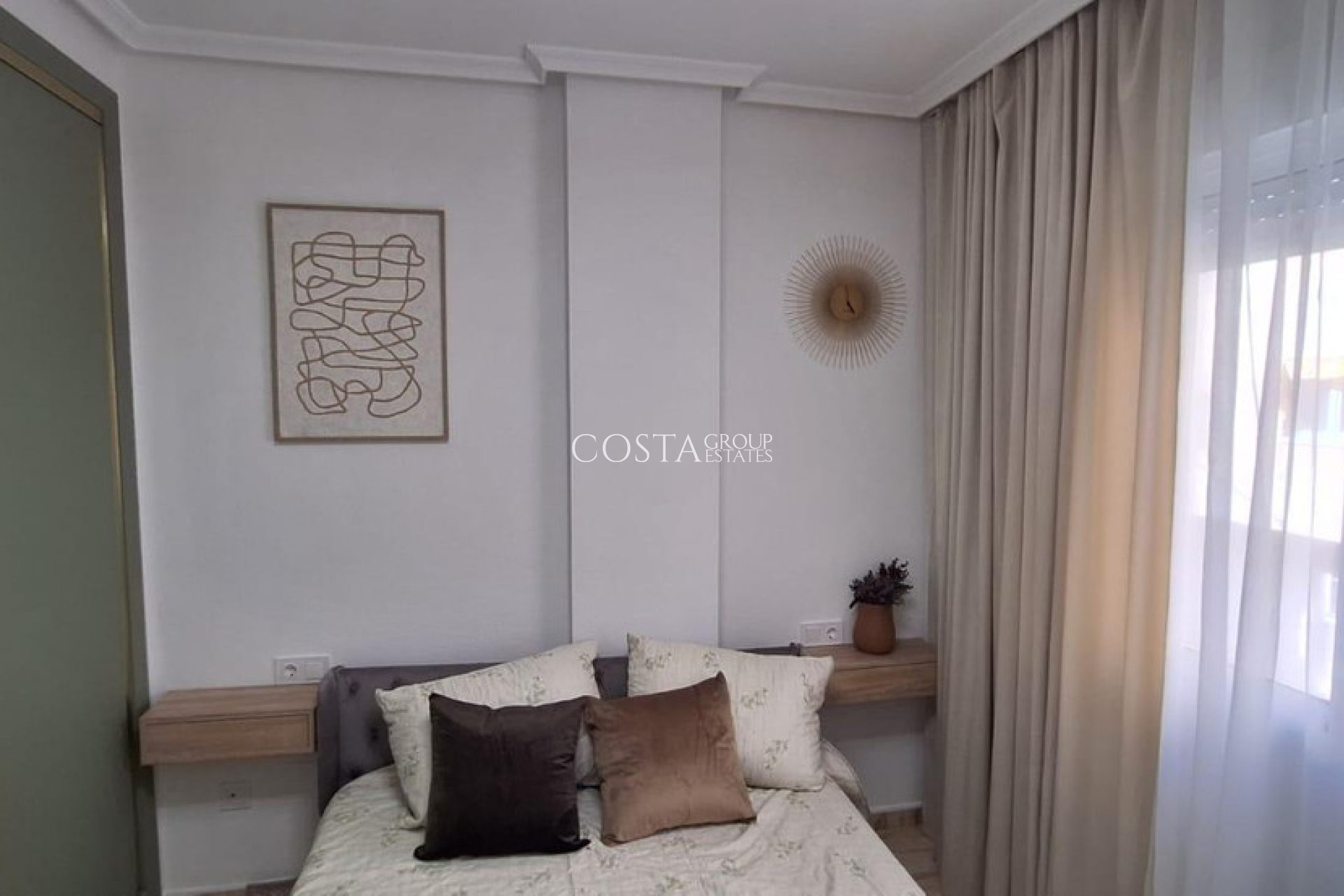 Odsprzedaż - Apartments -
Torrevieja - Torrevieja Centro