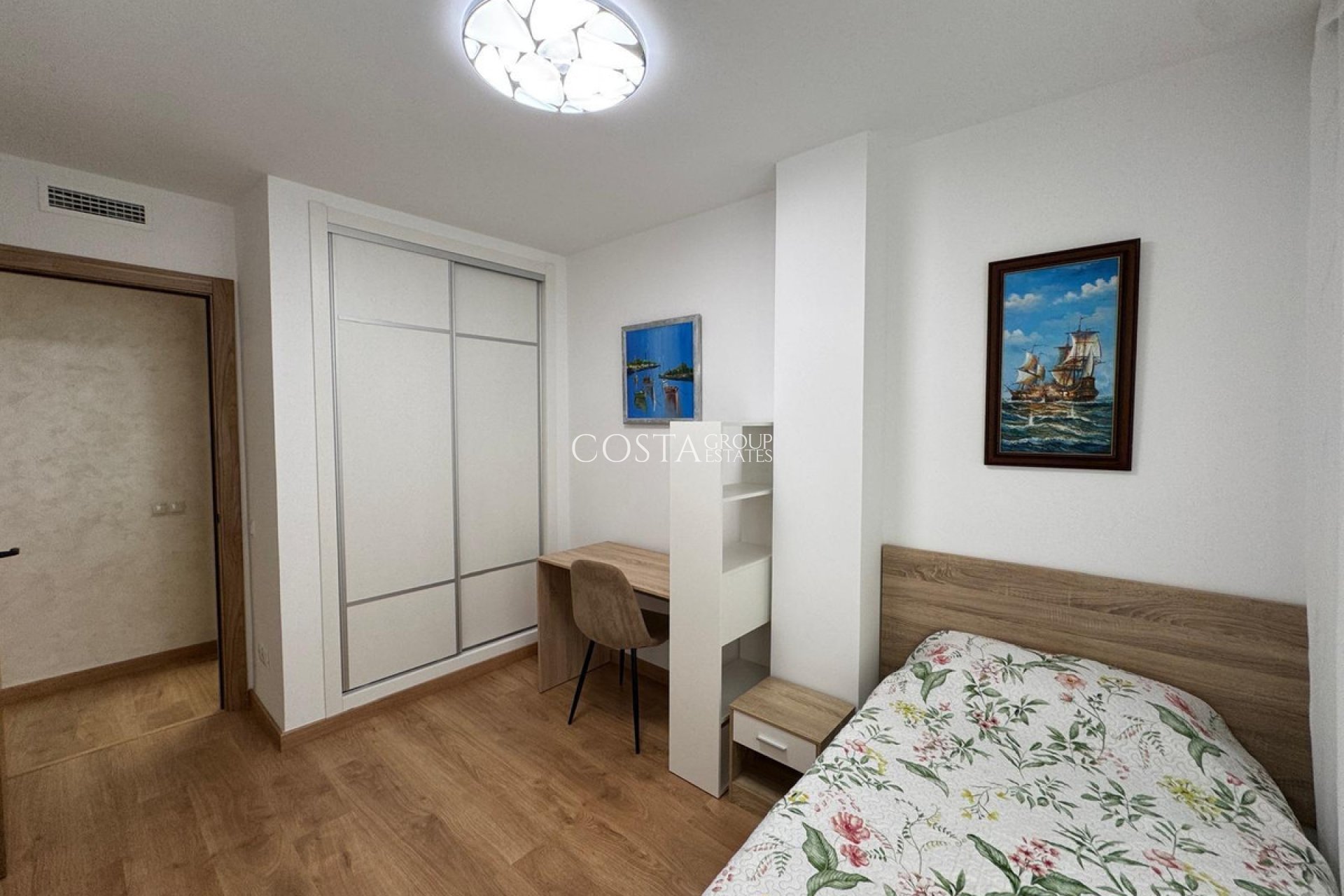 Odsprzedaż - Apartments -
Torrevieja - Torrevieja Centro