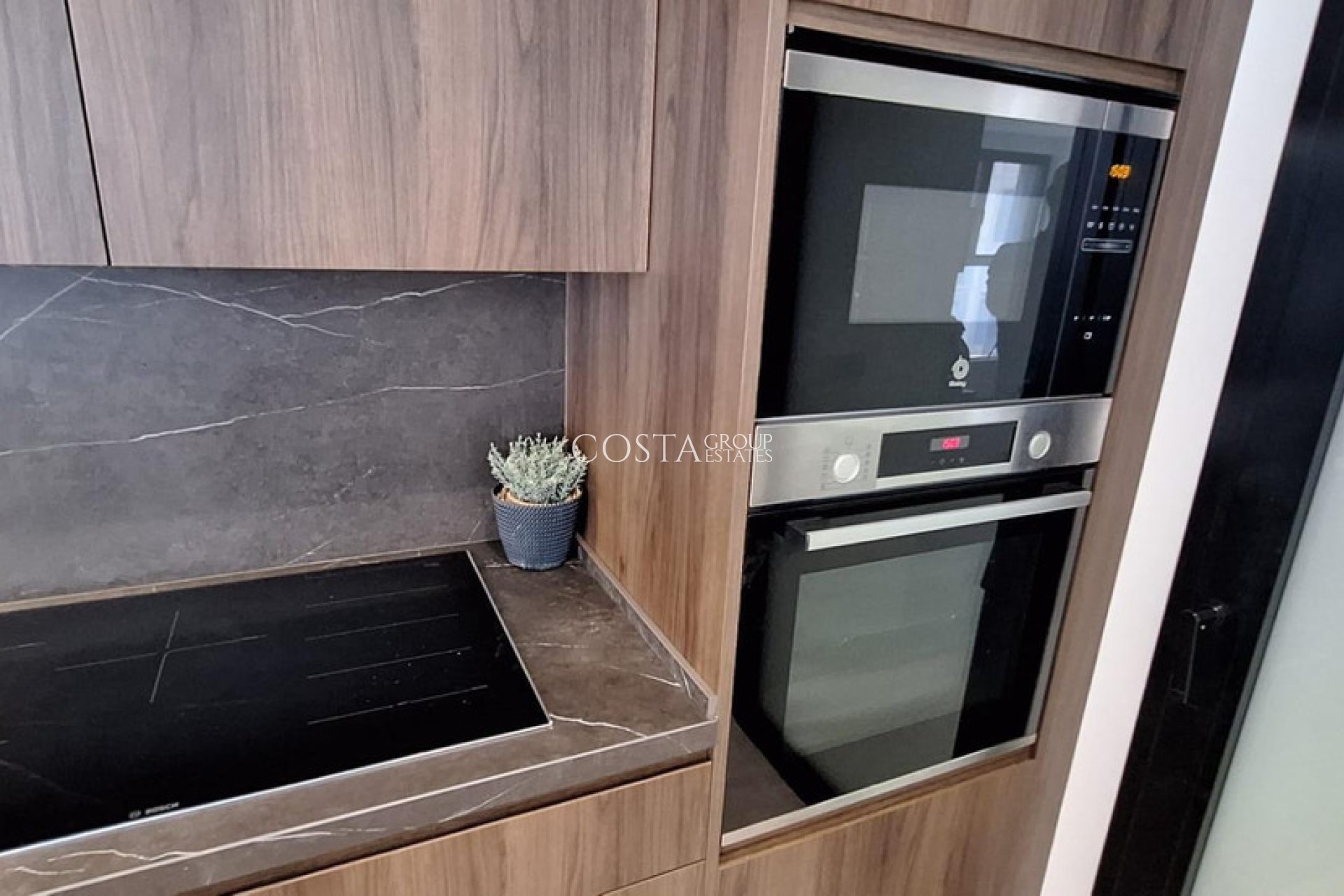 Odsprzedaż - Apartments -
Torrevieja - Torrevieja Centro