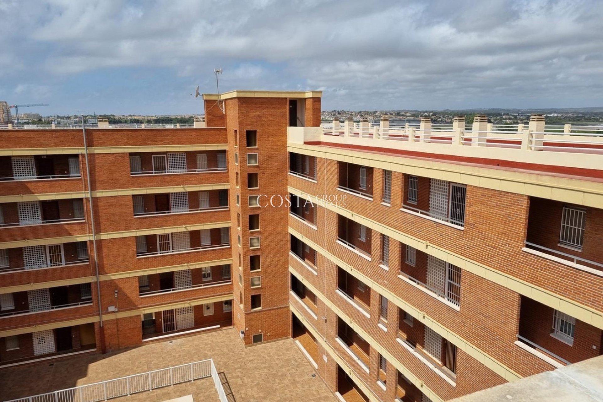 Odsprzedaż - Apartments -
Torrevieja - Torrevieja Centro