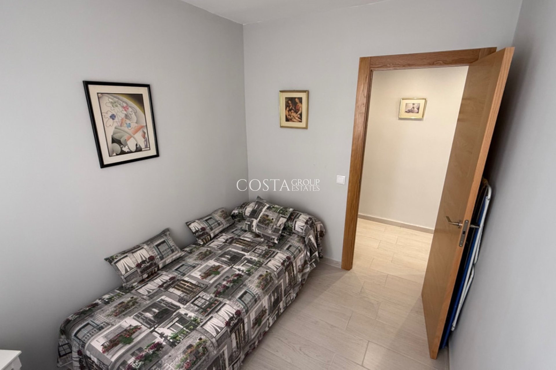 Odsprzedaż - Apartments -
Torrevieja - Torrevieja Centro