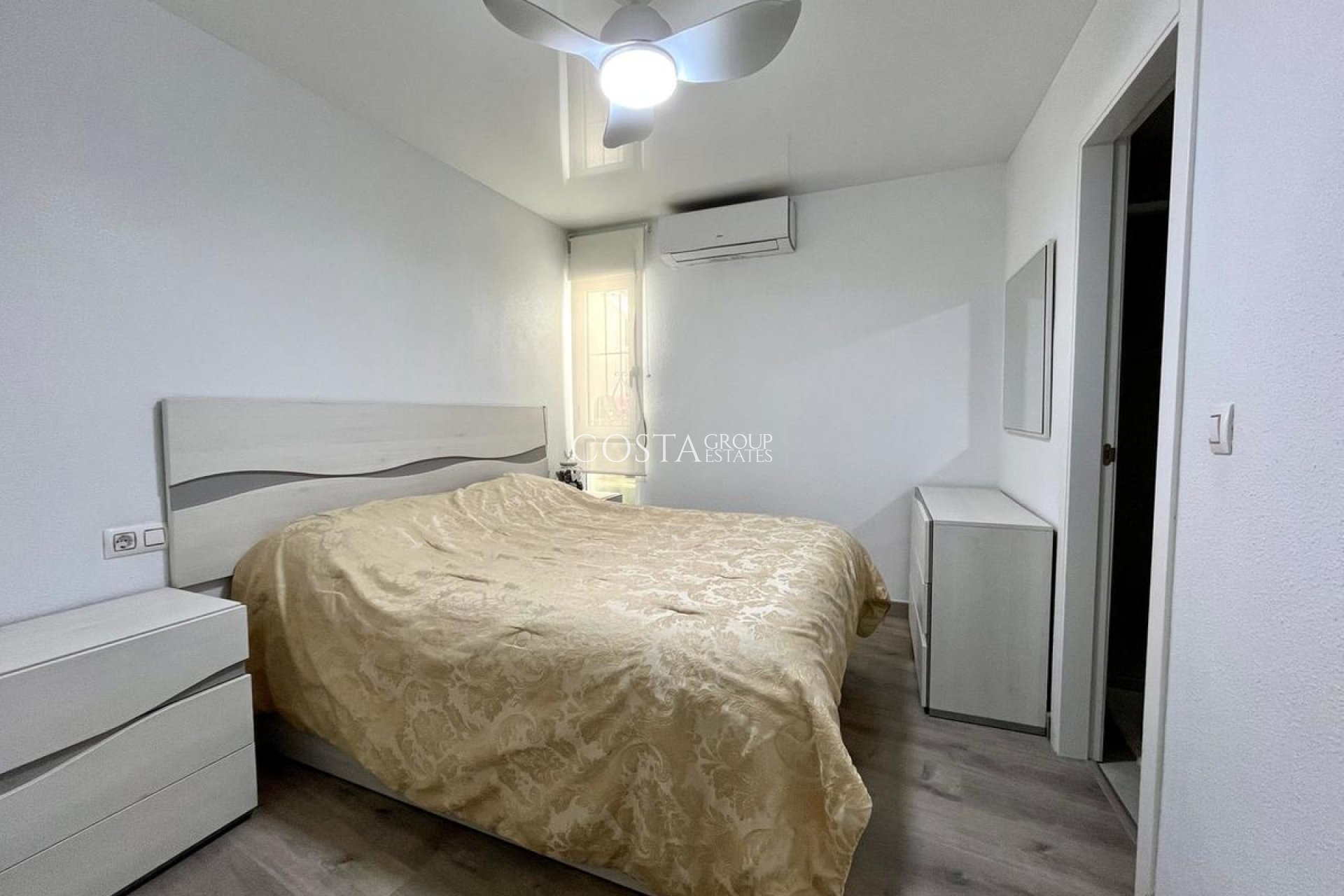 Odsprzedaż - Apartments -
Torrevieja - Torrevieja Centro